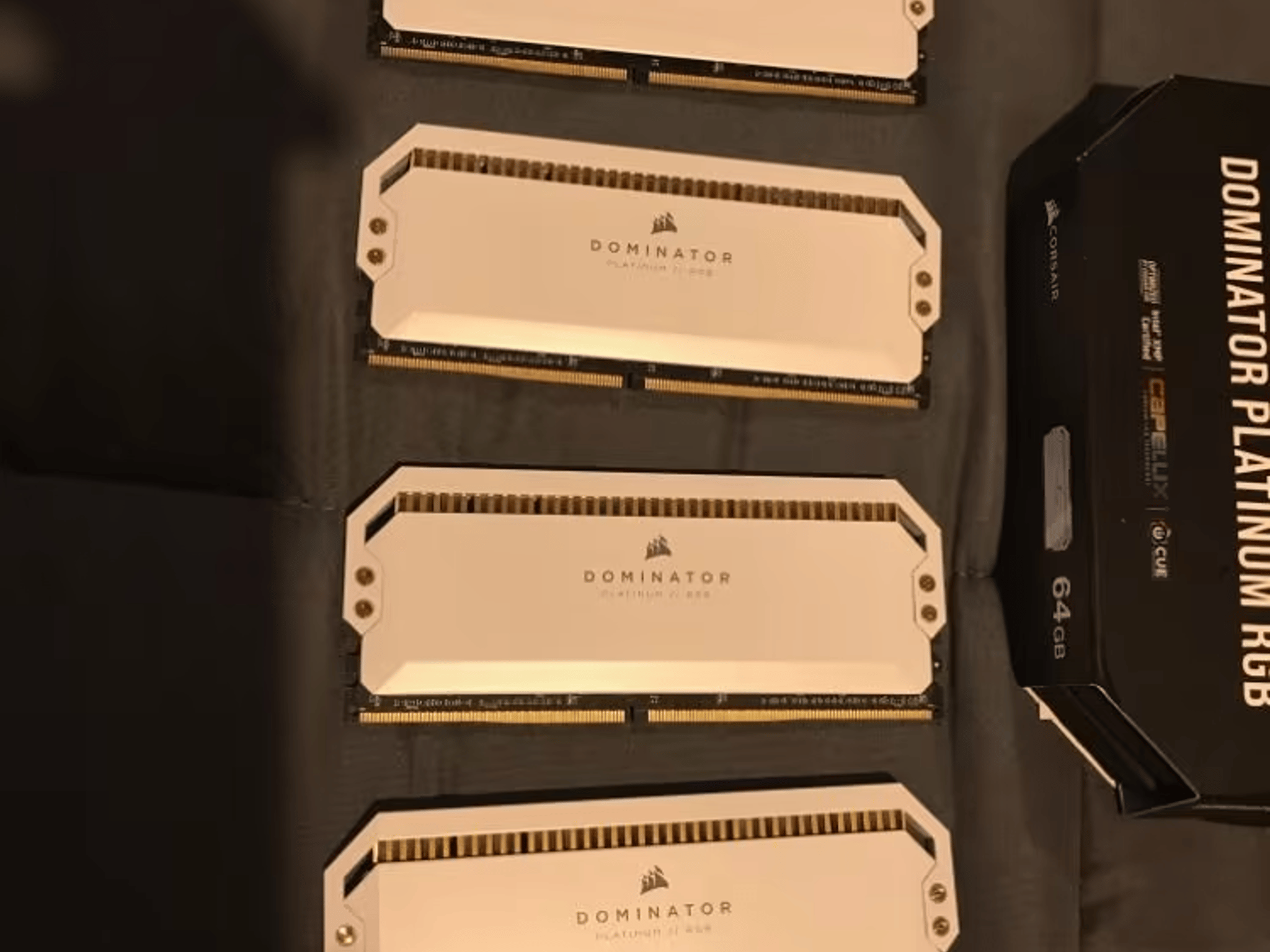 Corsair Dominator Platinum 64 gb (4 x 16 gb) ddr4 3600mhz white