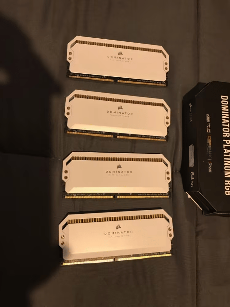 Corsair Dominator Platinum 64 gb (4 x 16 gb) ddr4 3600mhz white