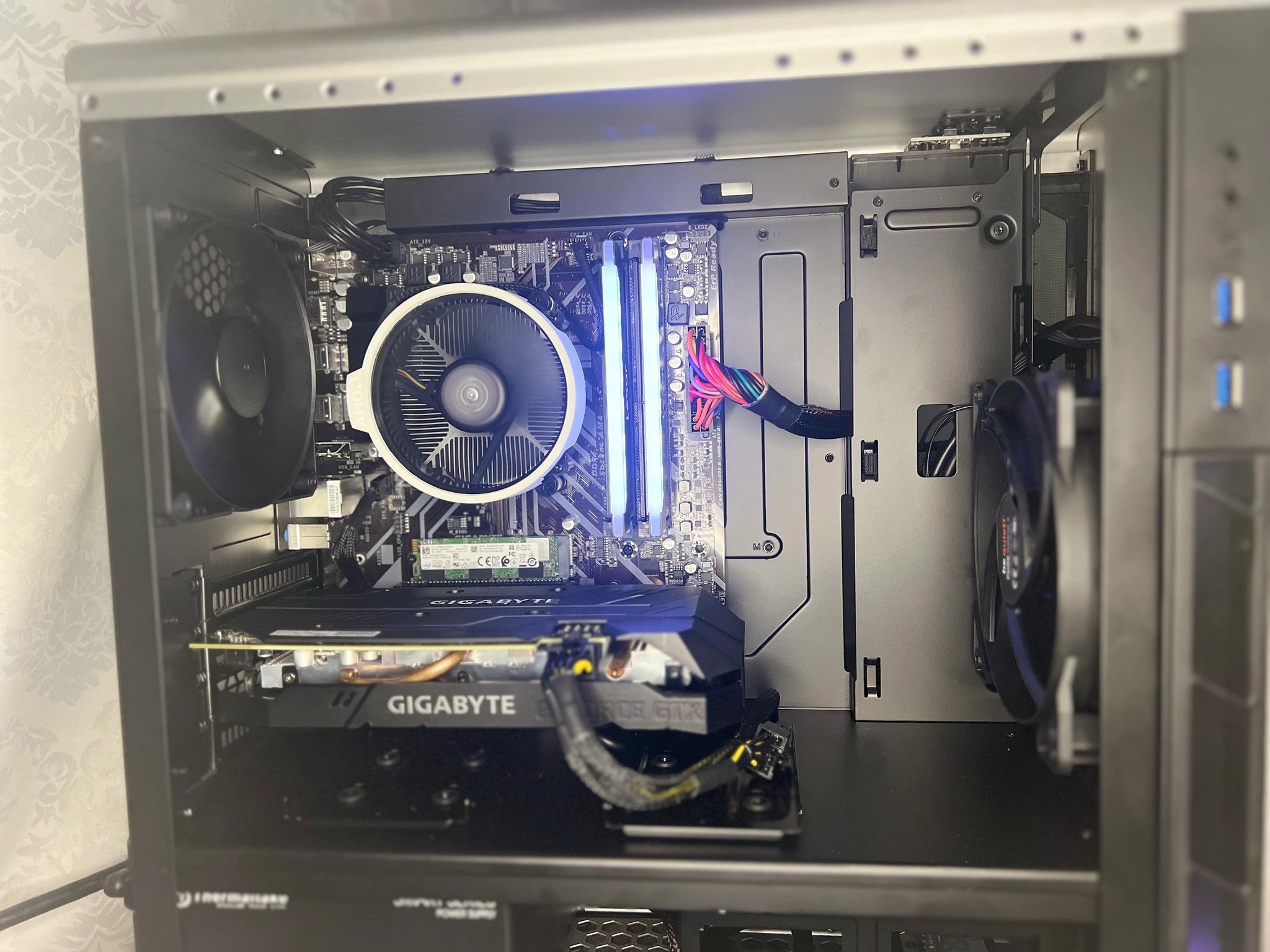 METALLIUM - Entry-Level Gaming PC -Ryzen 5 3600 & GTX 1660 SUPER