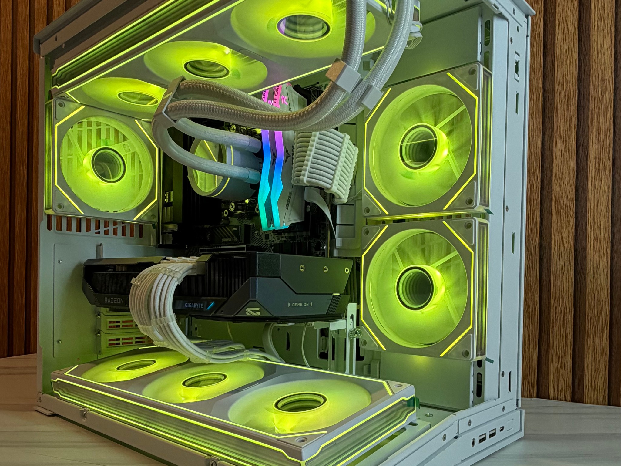 9070 XT 16GB | RYZEN 7 9800X3D | 16GB DDR5 | 1TB NVME | 360MM AIO | 850W
