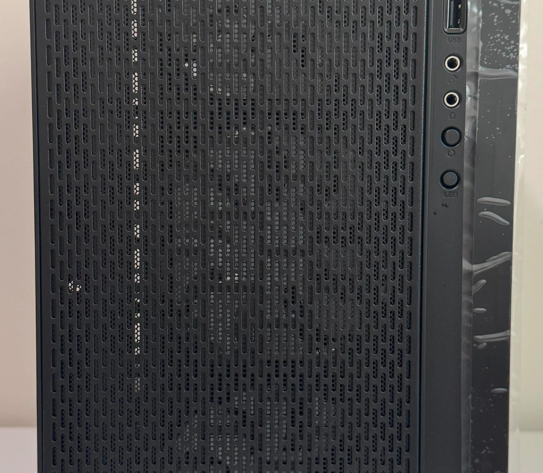 AMD Ryzen 5 5600GT Gaming PC Radeon Vega 7 Graphics GIGABYTE B550M K B550 Thermaltake Versa H18 Case