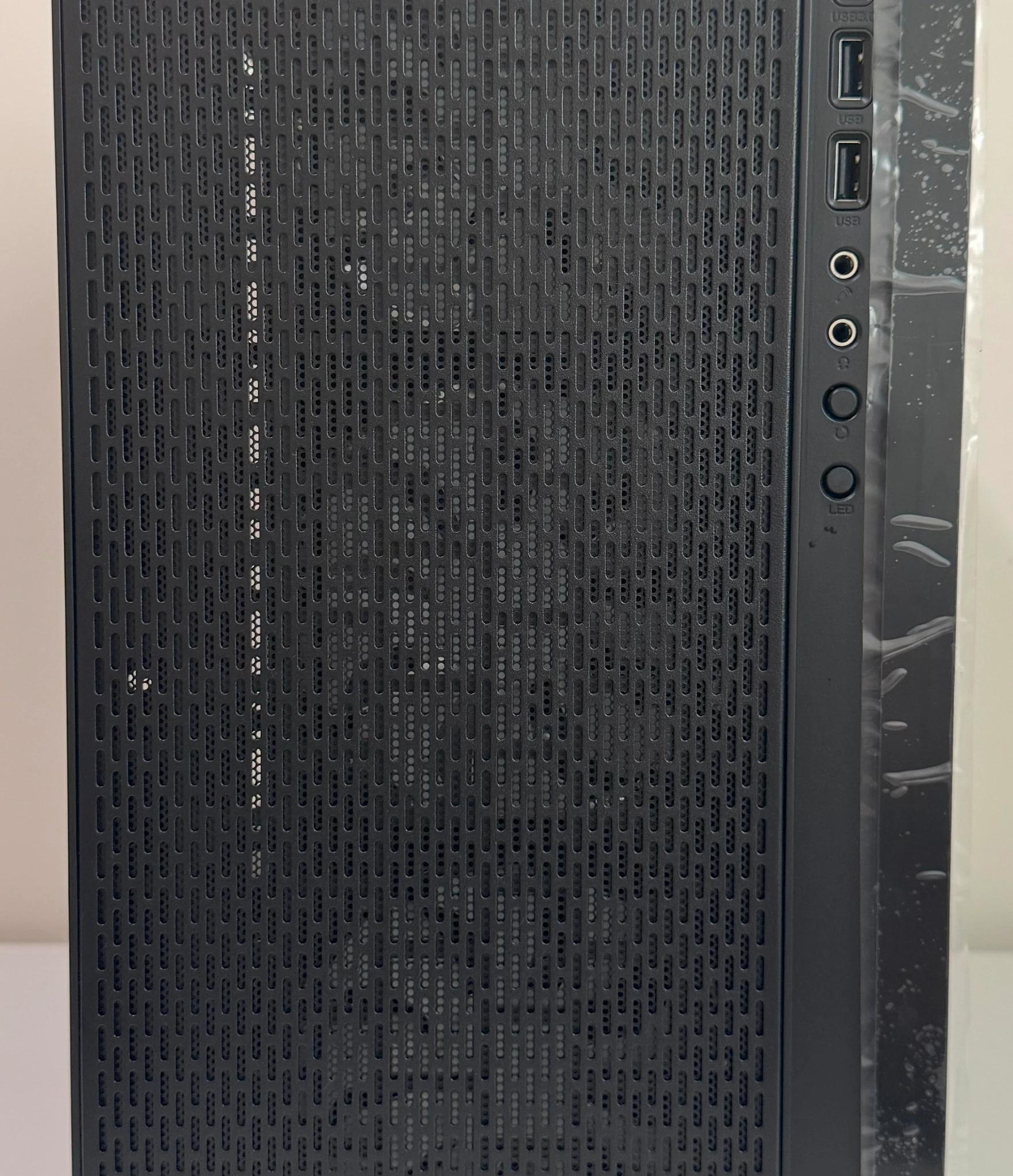 AMD Ryzen 5 5600GT Gaming PC Radeon Vega 7 Graphics GIGABYTE B550M K B550 Thermaltake Versa H18 Case