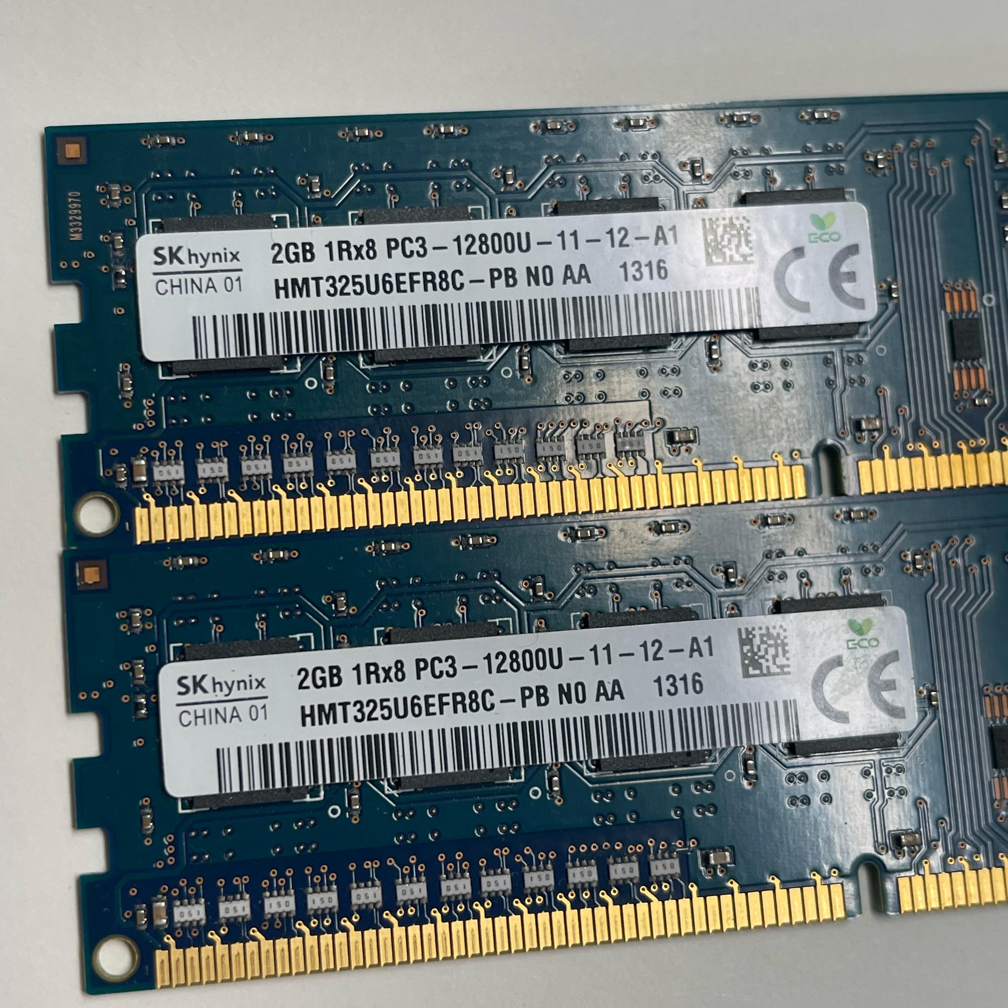 variety of old RAM modules