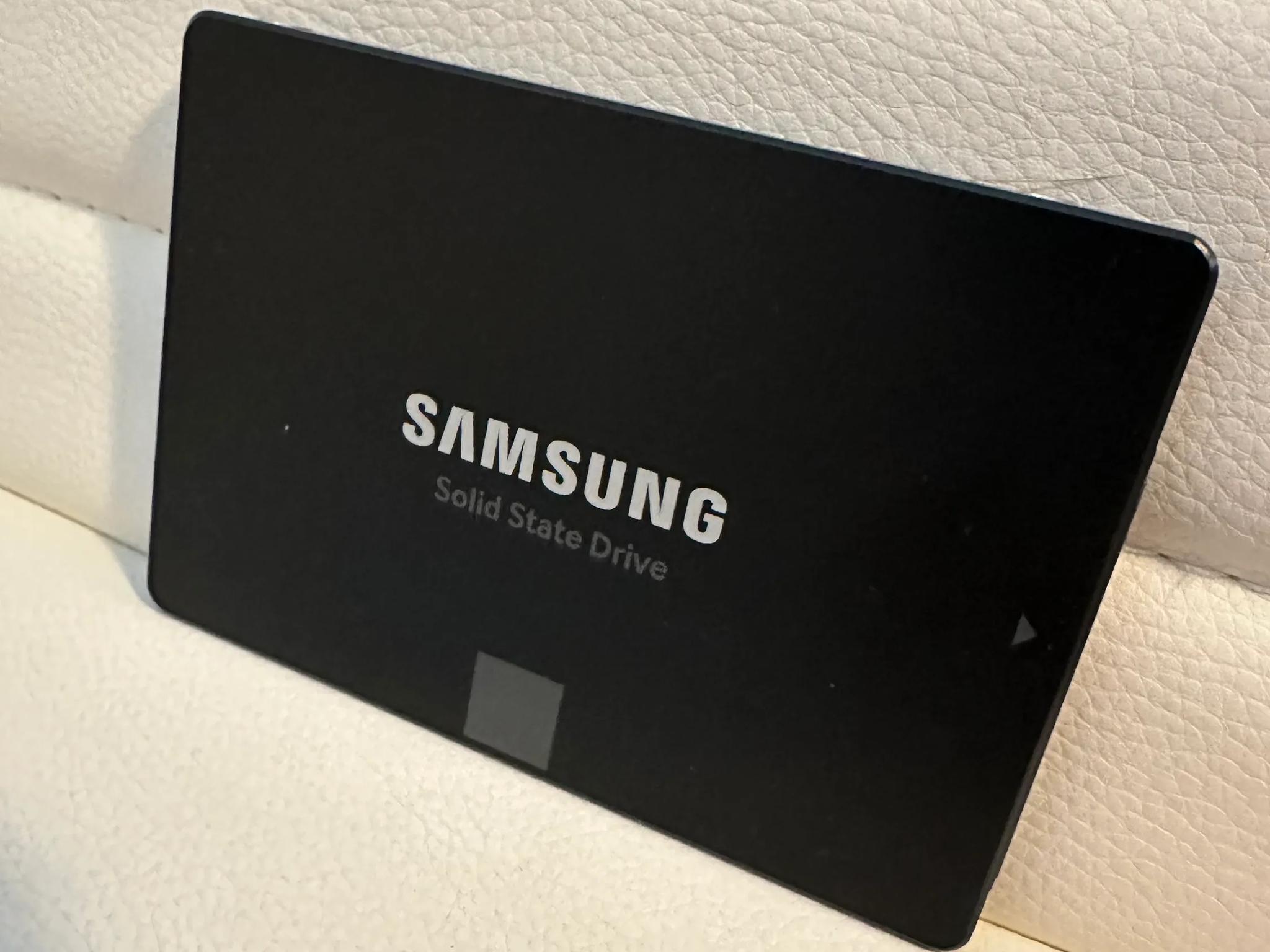 SLIGHTLY USED SAMSUNG 870 EVO SATA SSD 500GB