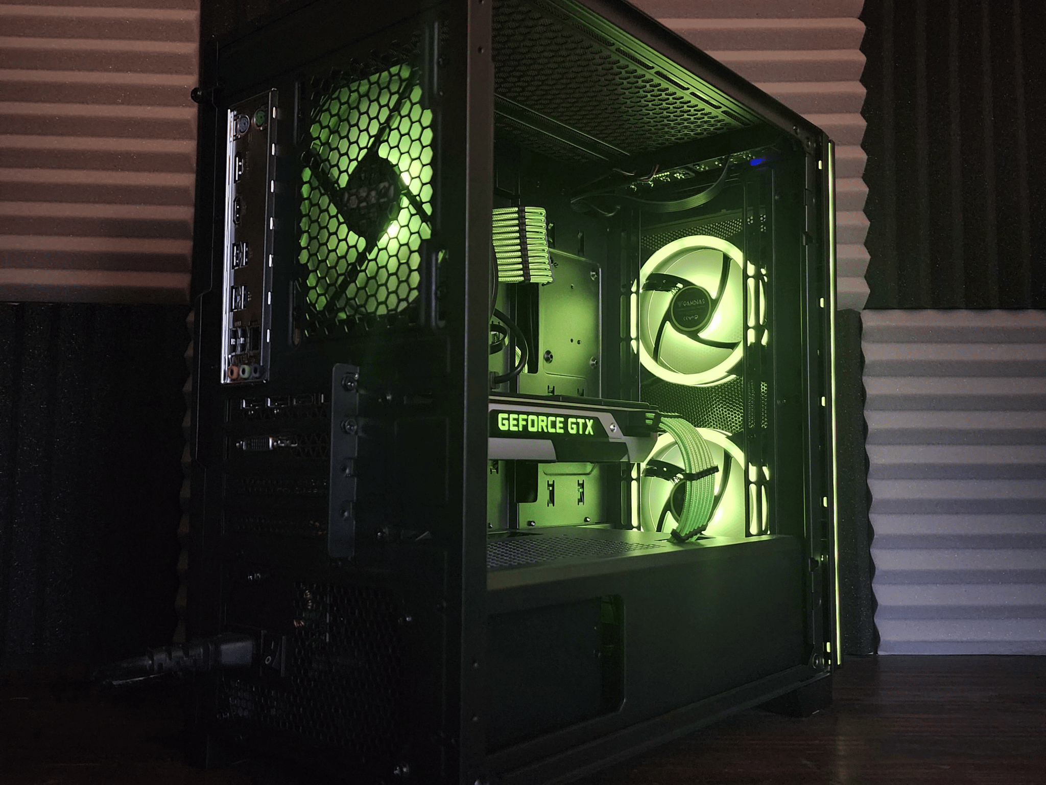 Intel Core i5 8500 // Nvidia GeForce GTX 980 4GB FE // TCreate 16GB 3200MHz