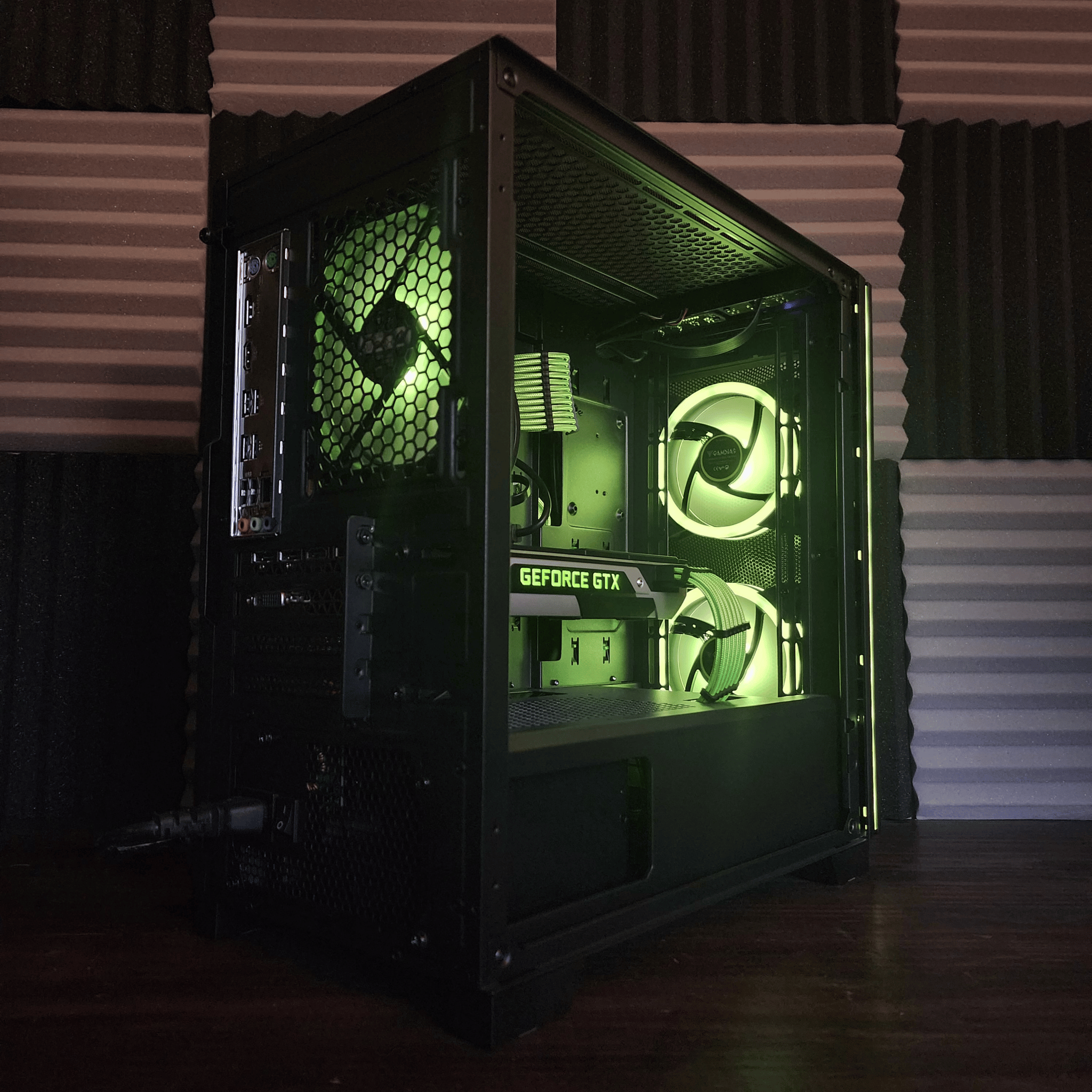 Intel Core i5 8500 // Nvidia GeForce GTX 980 4GB FE // TCreate 16GB 3200MHz