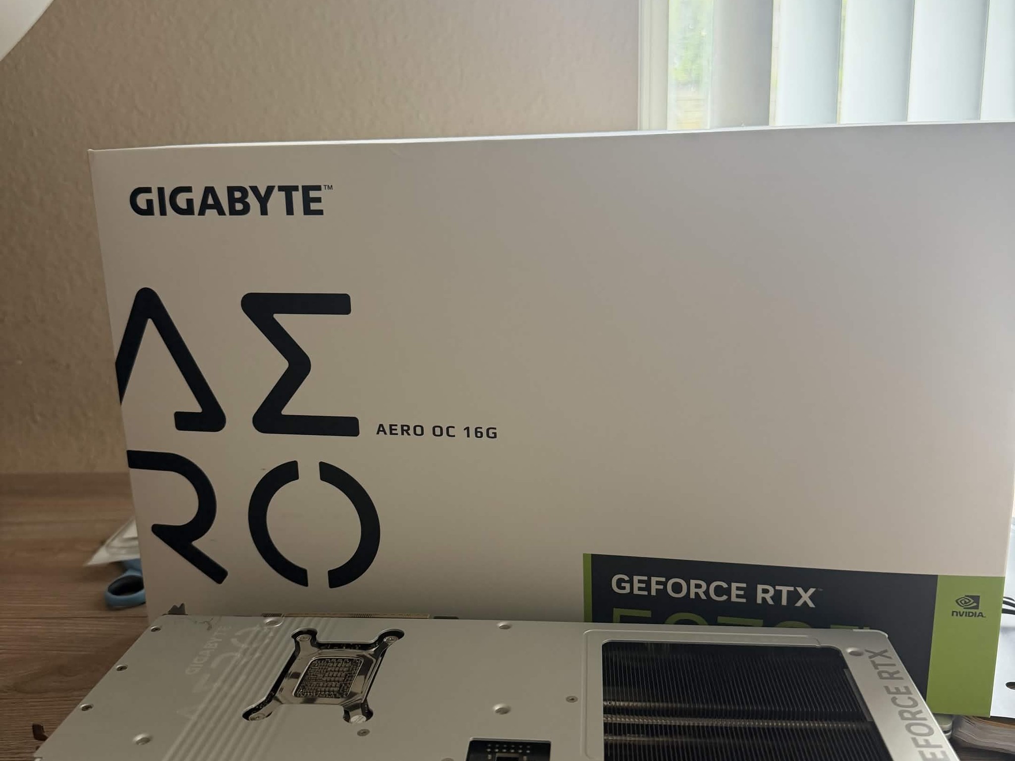 Gigabyte 5070 ti aero oc