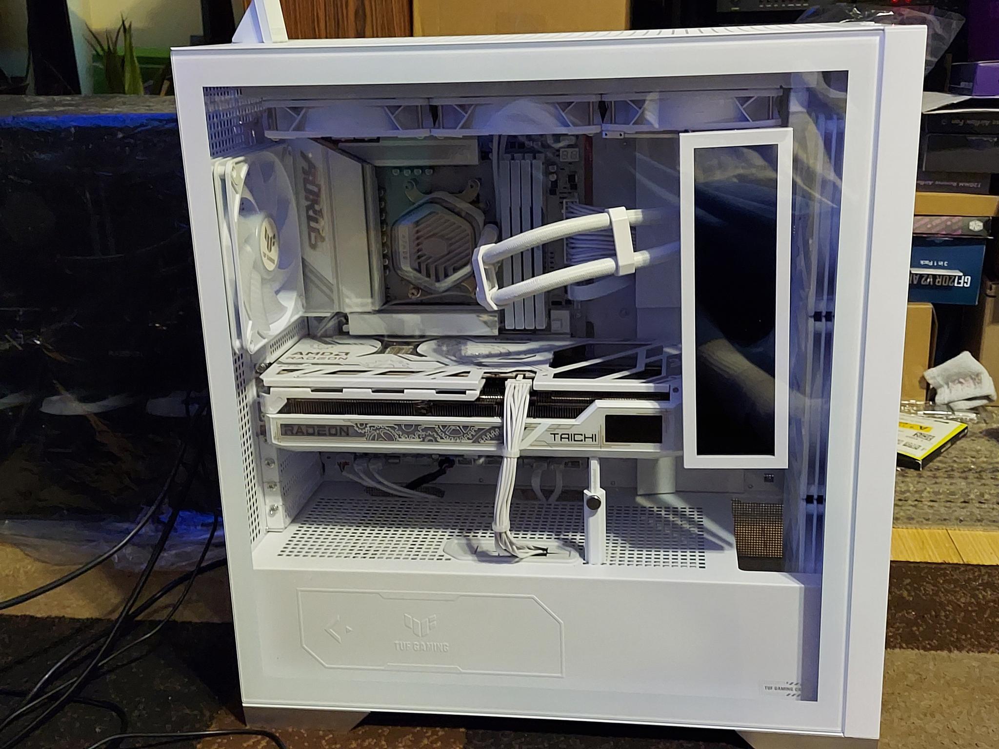 Aorus Ice 9850X3D/RX 9070XT Gaming PC