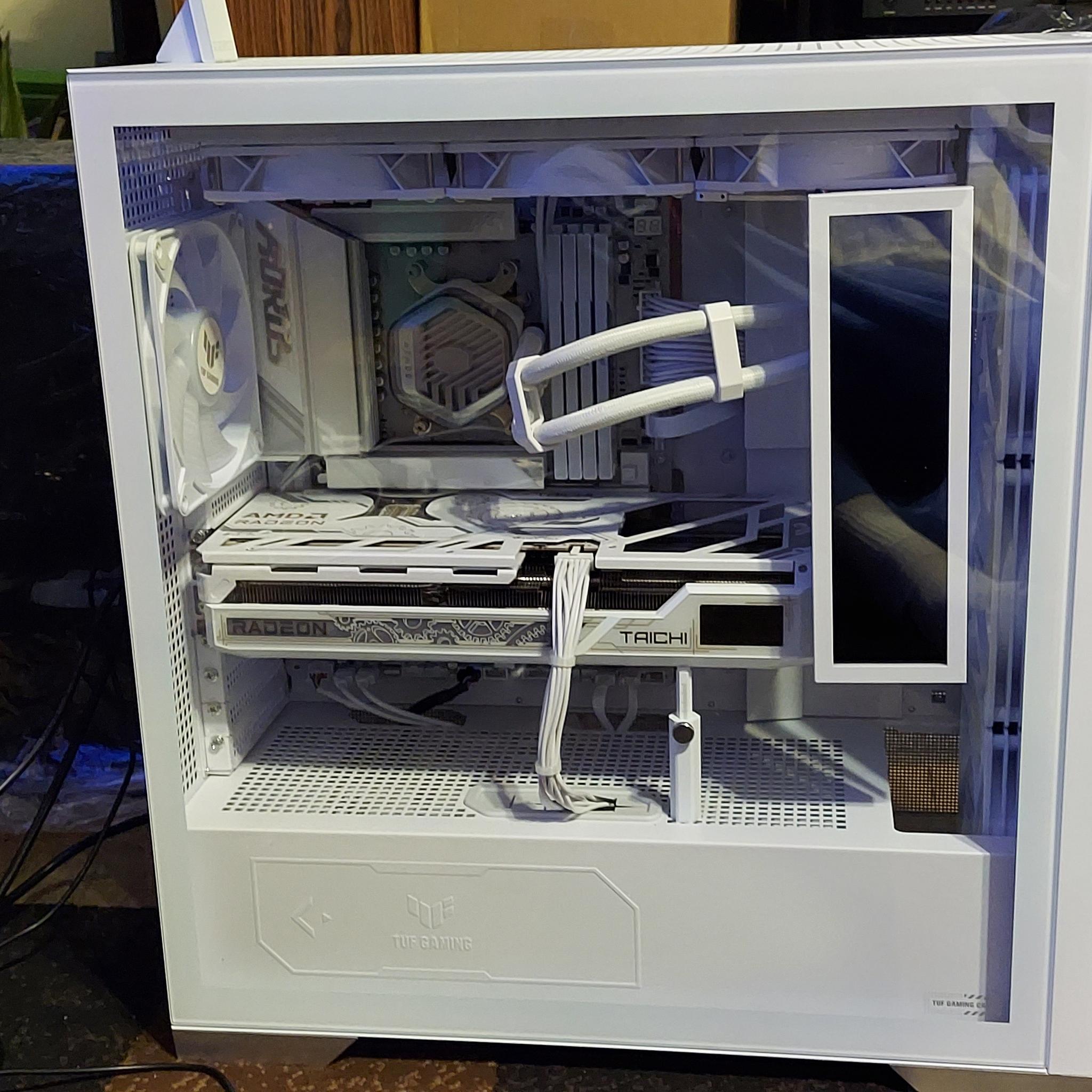 Aorus Ice 9850X3D/RX 9070XT Gaming PC