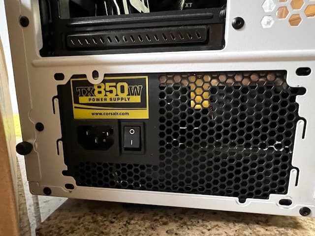 Fractal Design Focus G Mid-Tower Case (White) + Corsair 850 Watt Power Supply