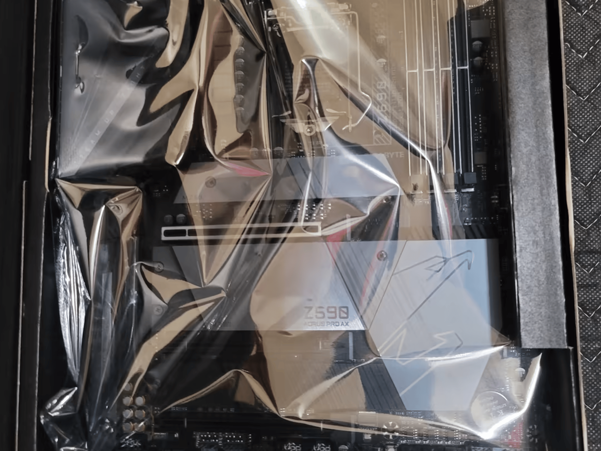 New In Box Gigabyte Z590 AORUS PRO AX Motherboard Mobo 