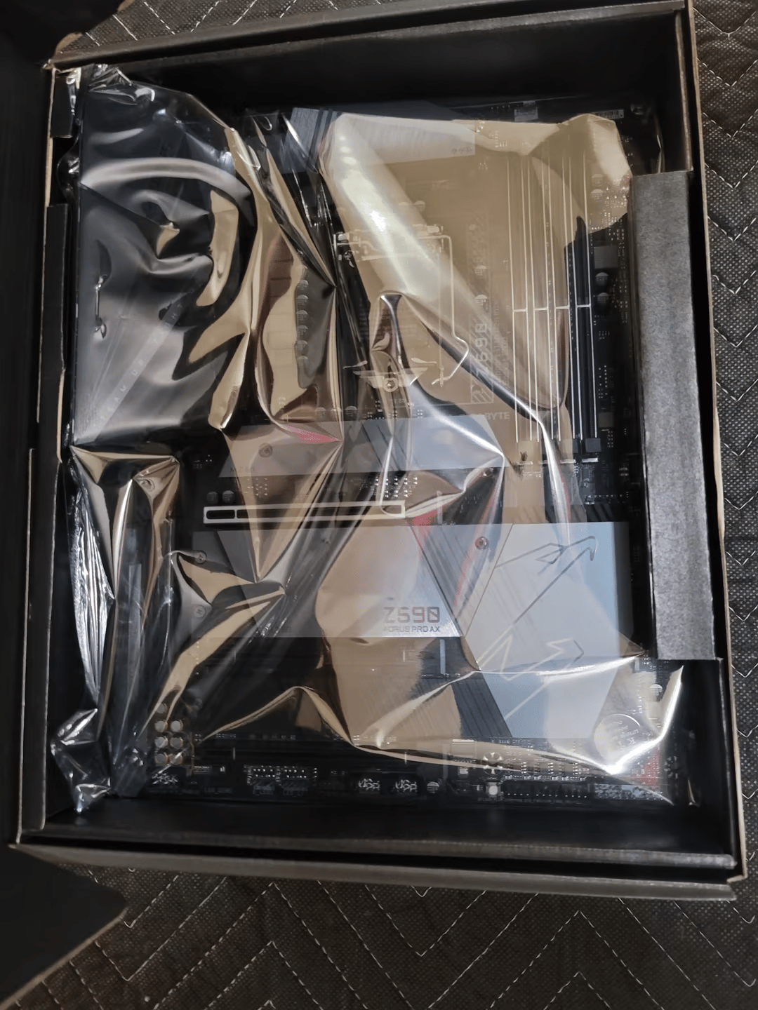New In Box Gigabyte Z590 AORUS PRO AX Motherboard Mobo 