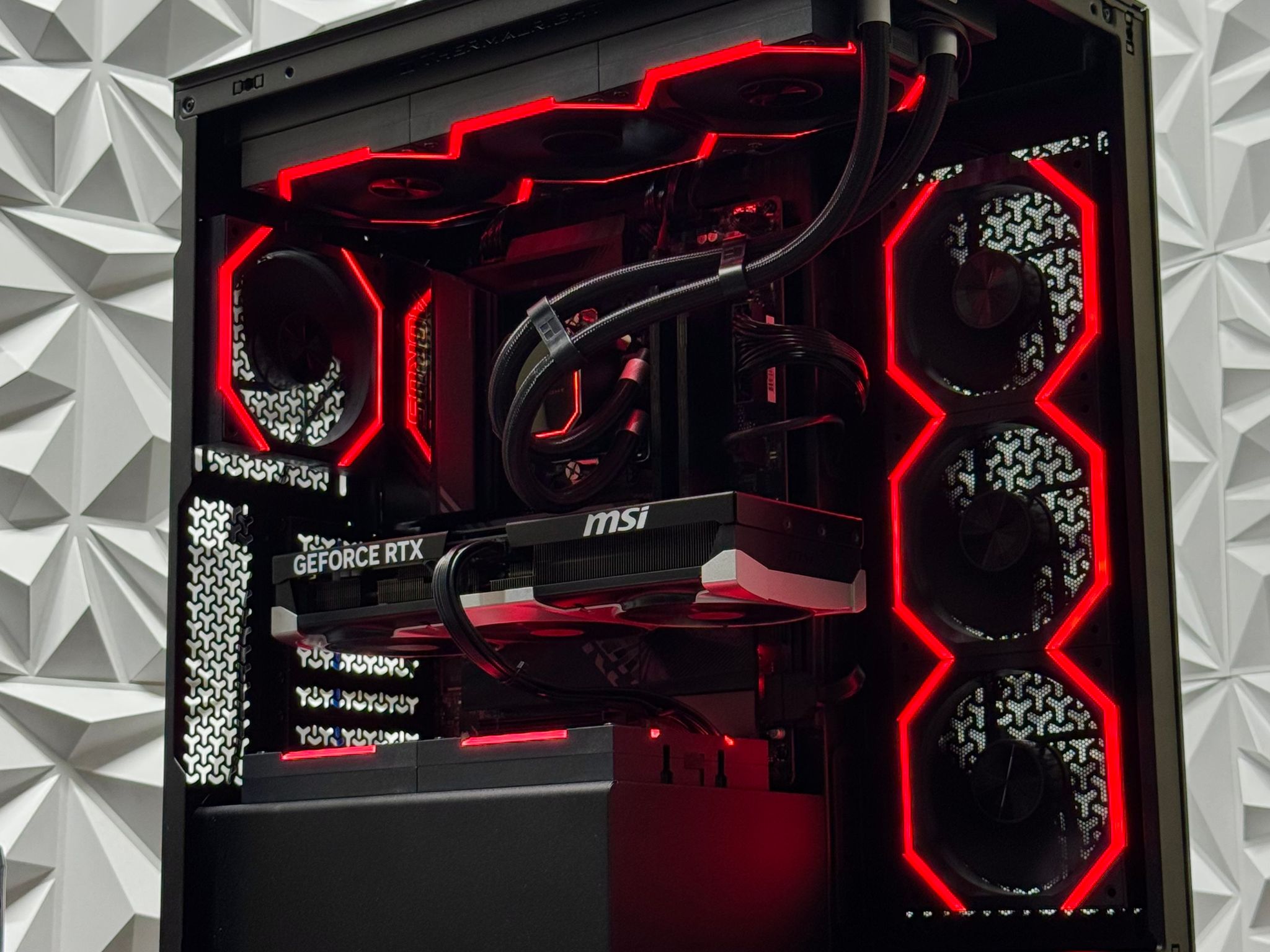 Ryzen 7 9850X3D / RTX 5070 Ti / 32GB 6400MTs DDR5 / 2TB Nvme ssd / 850w psu / X870E Motherboard