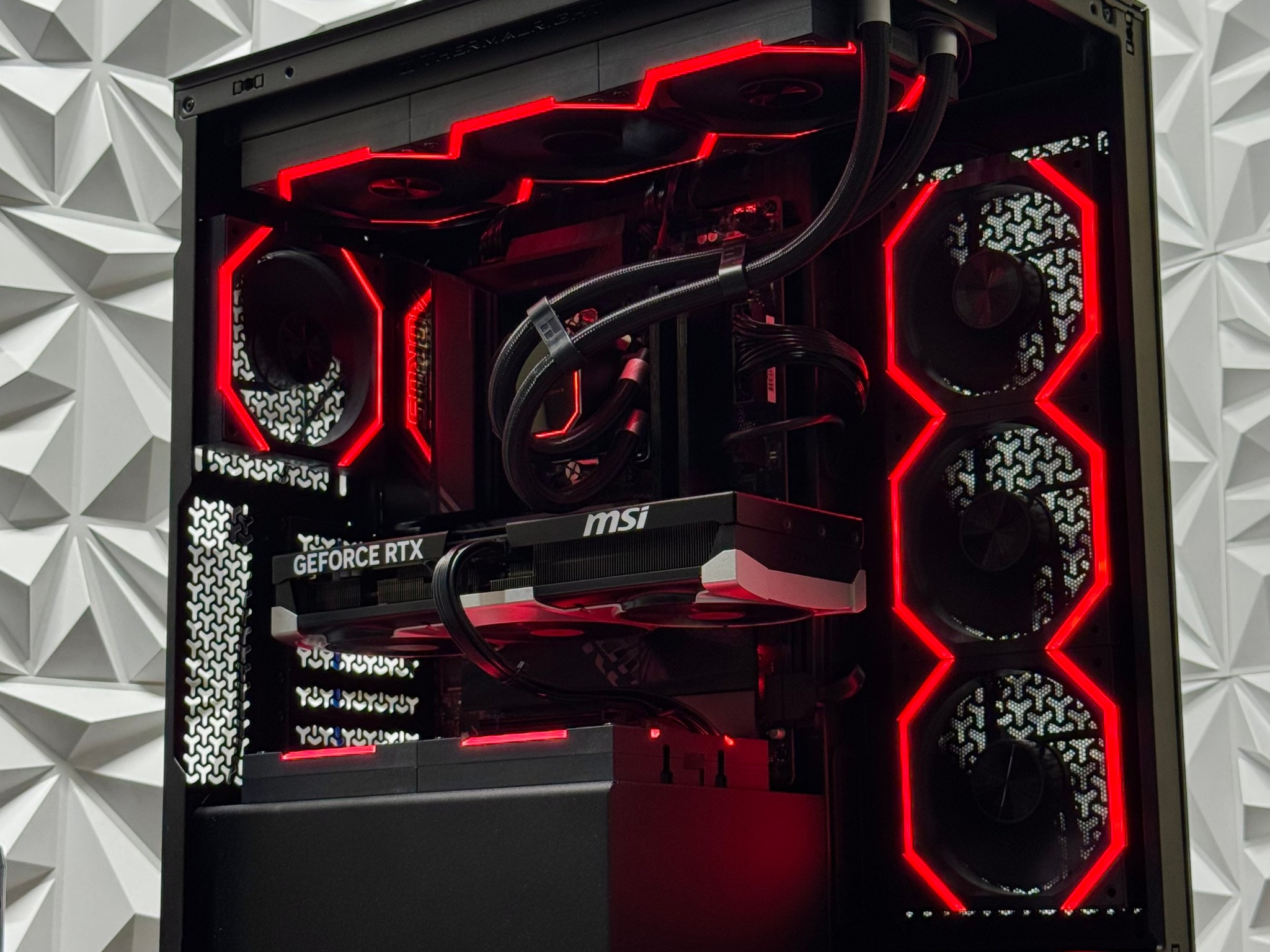 Ryzen 7 9850X3D / RTX 5070 Ti / 32GB 6400MTs DDR5 / 2TB Nvme ssd / 850w psu / X870E Motherboard