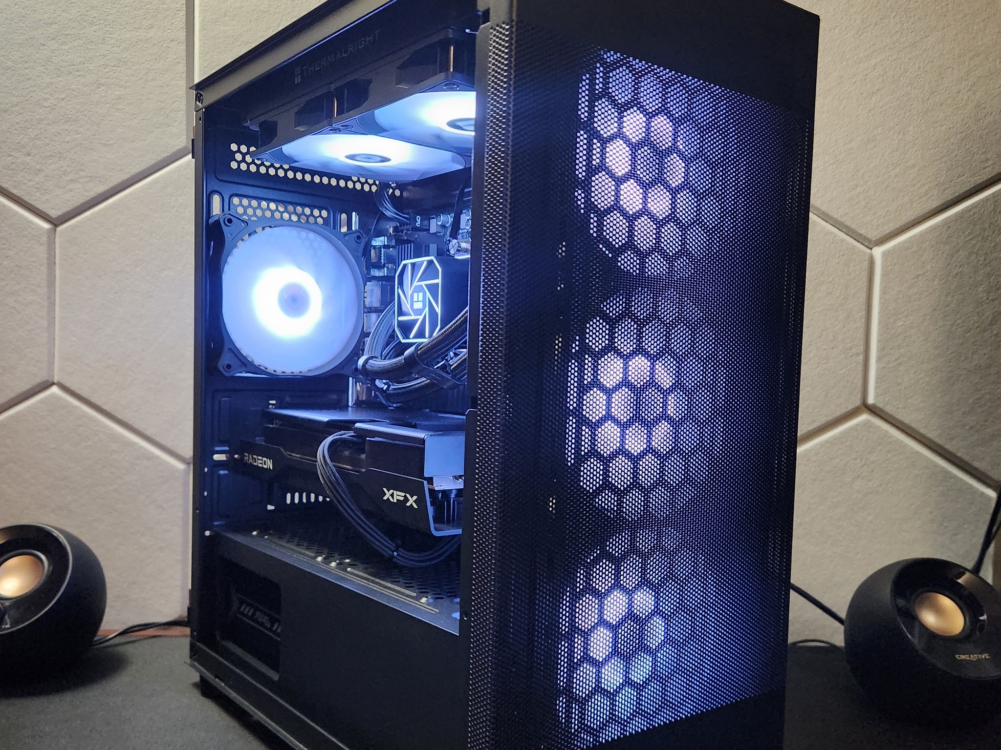 "Entry Level 1440p Gaming PC" RX 9060 XT 8GB | Ryzen 7 3700X | 32gb DDR4 3200Mhz | 1Tb SSD | WIFI+BT