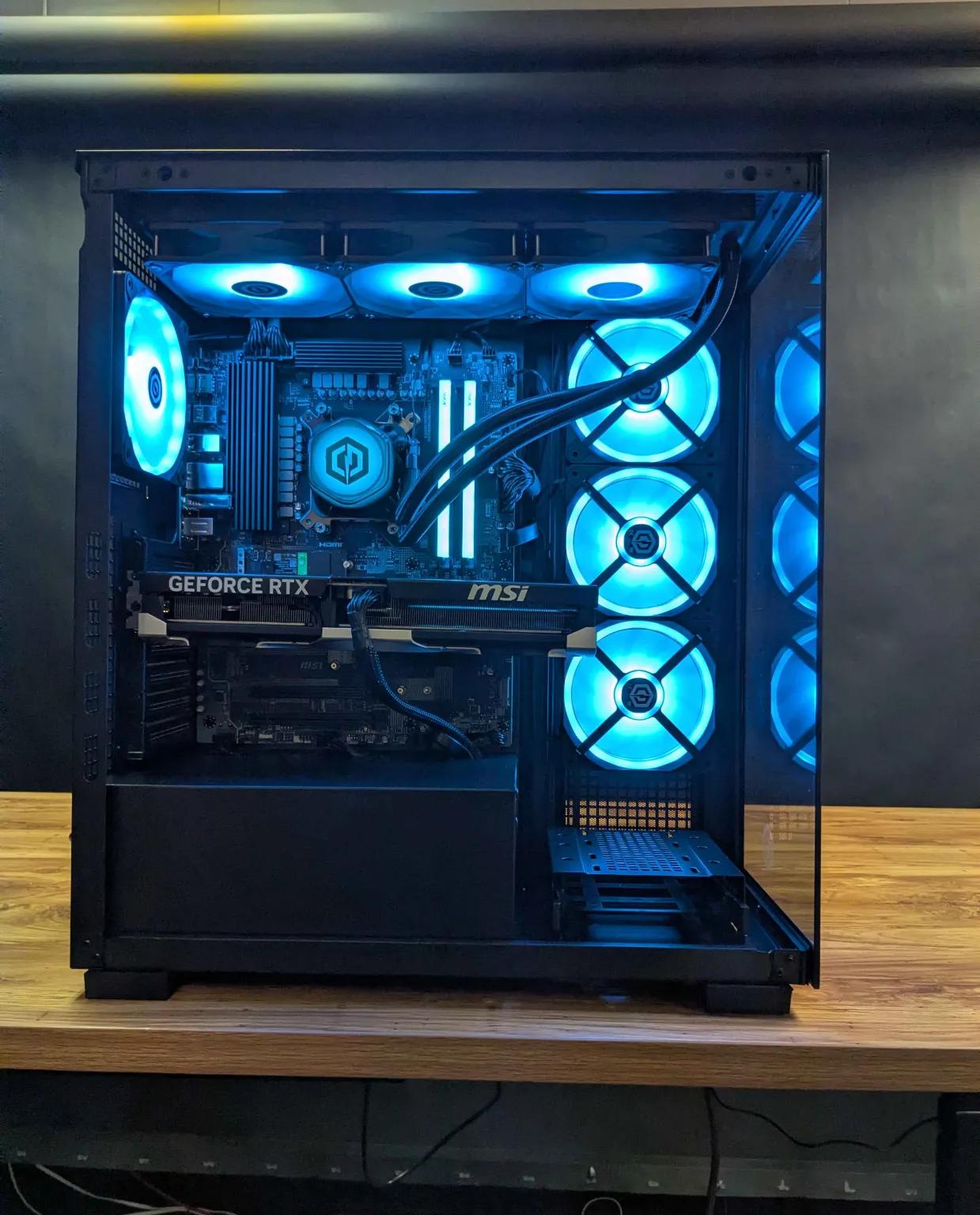 High End CyberPower Gaming PC - Ryzen 7 9800X3D - RTX 5070 Ti