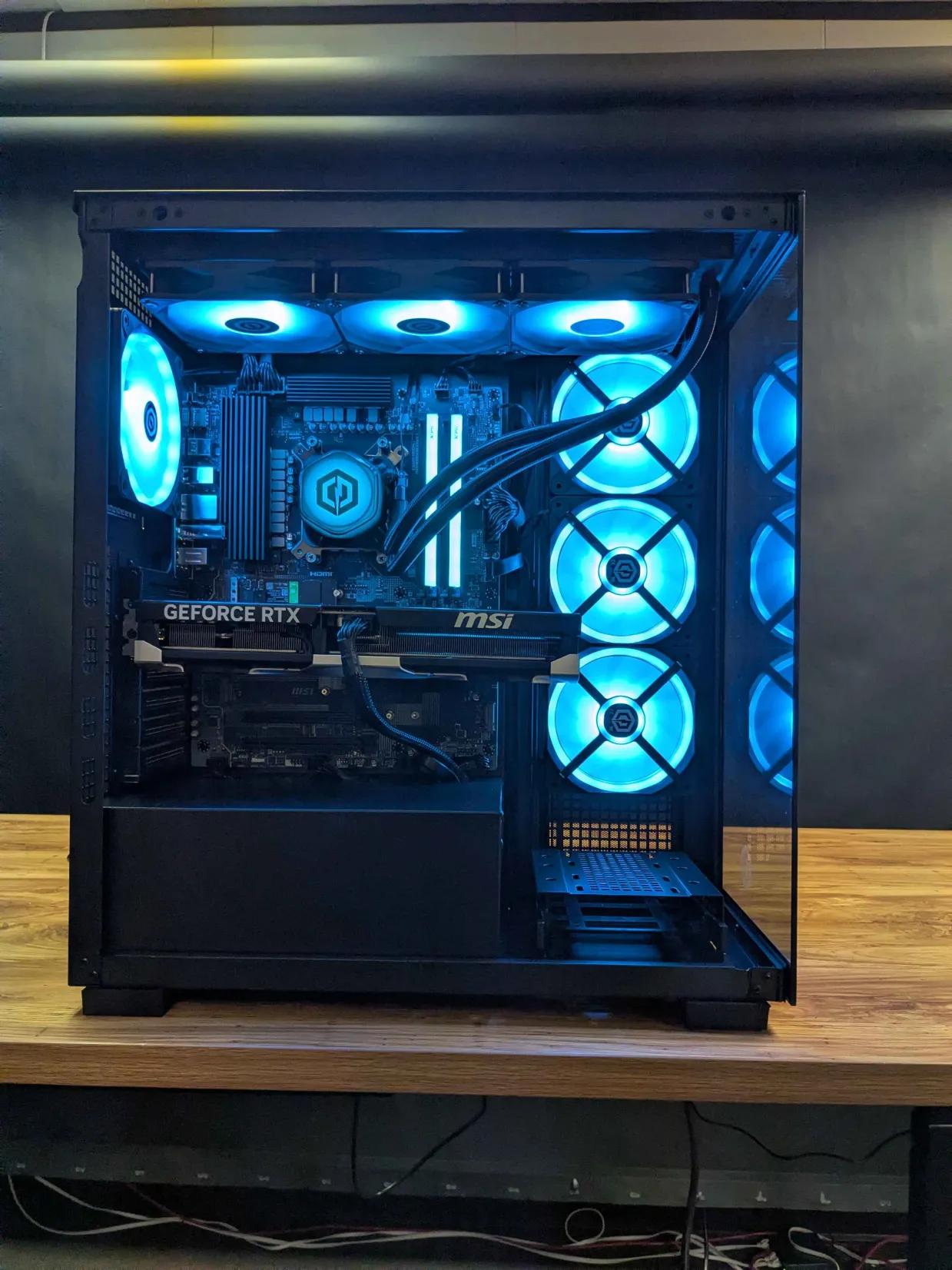 High End CyberPower Gaming PC - Ryzen 7 9800X3D - RTX 5070 Ti