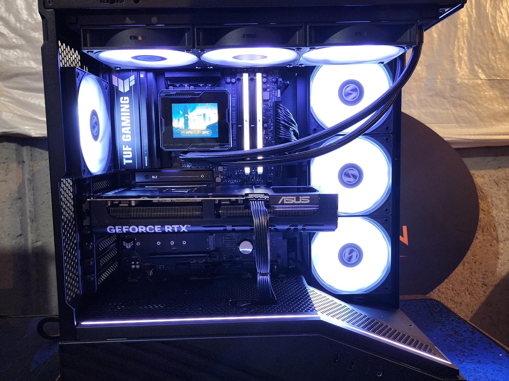 RTX 5070 Ti / Ryzen 7 9800X3D / 32GB DDR5 RAM / 2TB NVMe