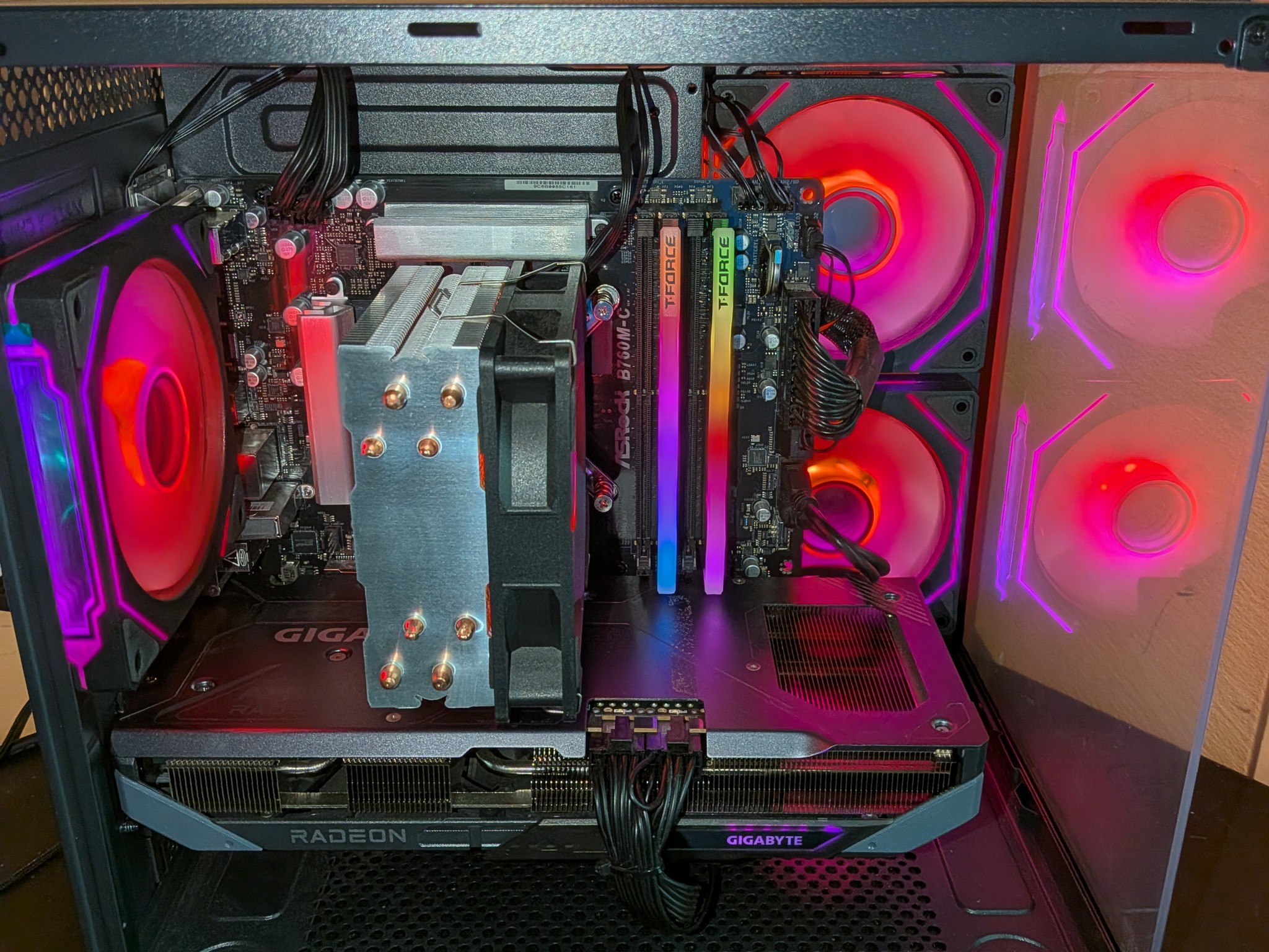 i5-14400F | RX 9070 16GB | 16GB DDR5 | 1TB SSD | 1 TB HDD | 650W GOLD