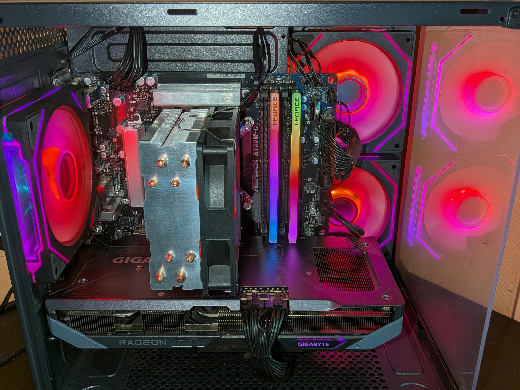 i5-14400F | RX 9070 16GB | 16GB DDR5 | 1TB SSD | 1 TB HDD | 650W GOLD