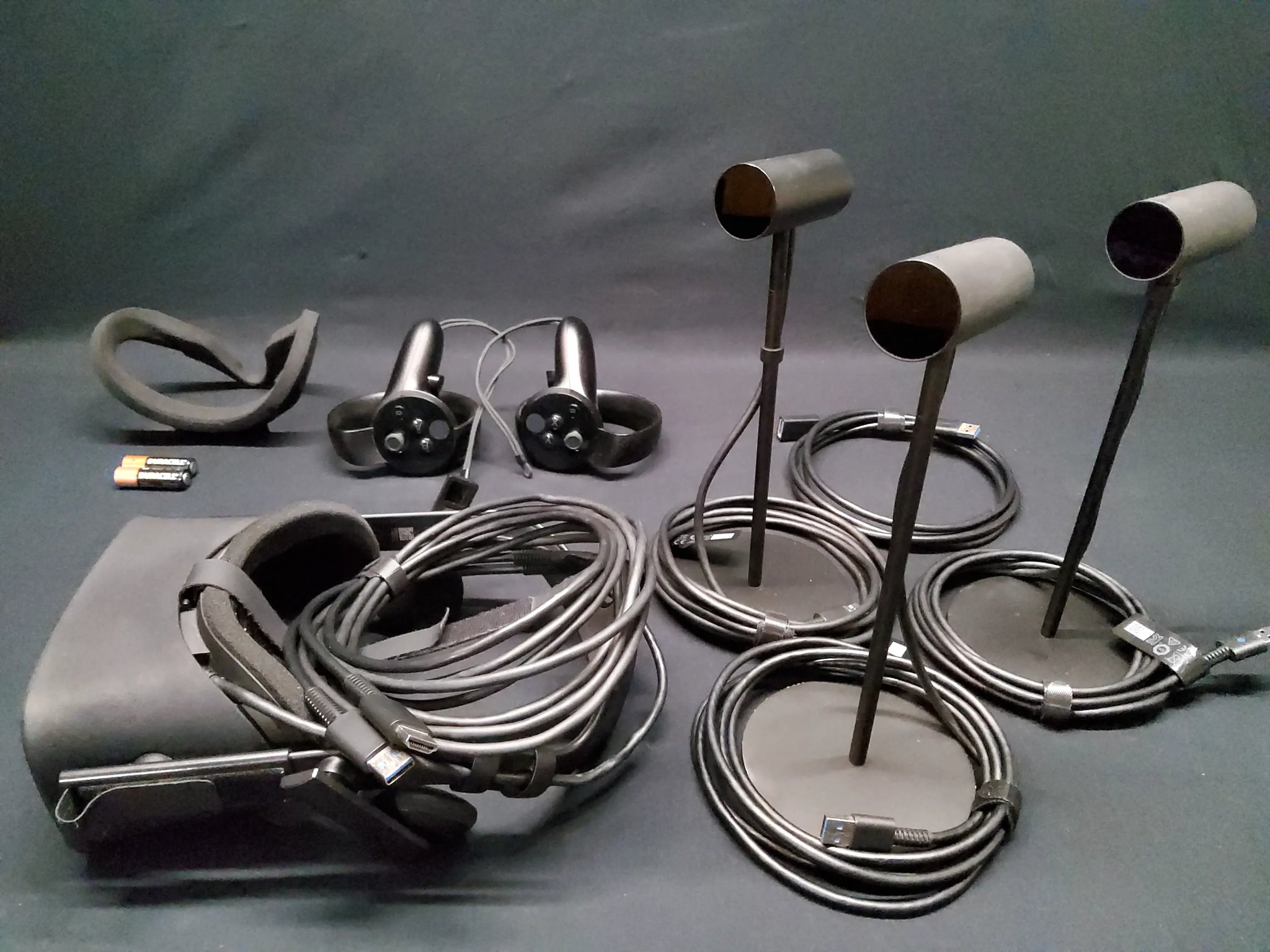 Oculus Rift Bundle 3 Sensor 2 Touch Controllers Extra Soft Mask