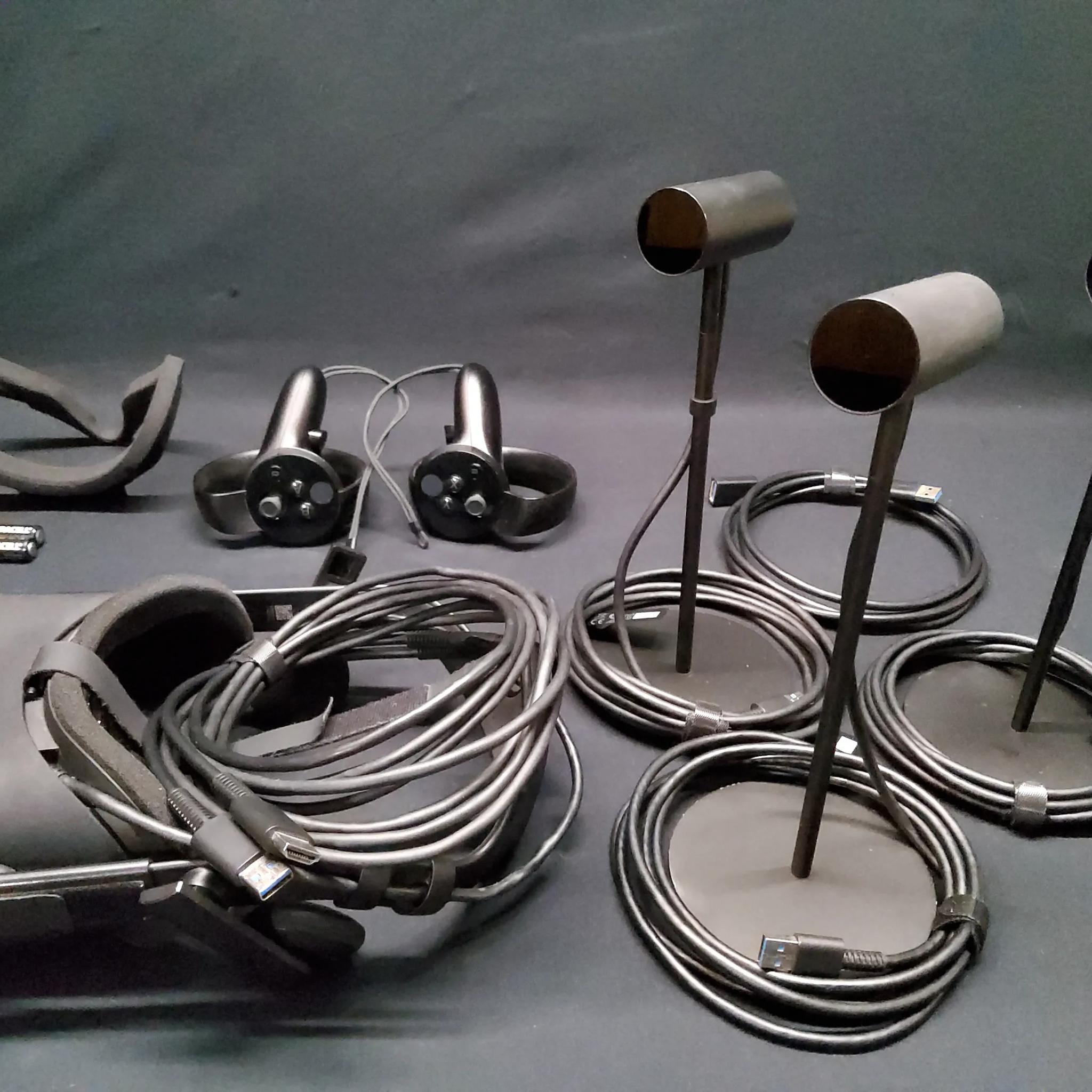 Oculus Rift Bundle 3 Sensor 2 Touch Controllers Extra Soft Mask