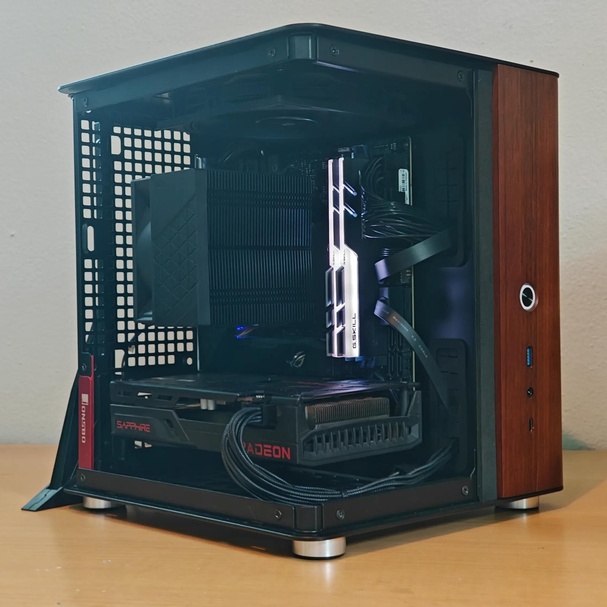 The Cube | RX 6600 | R5 5600 | 32 GB DDR4 | 1 TB NVME