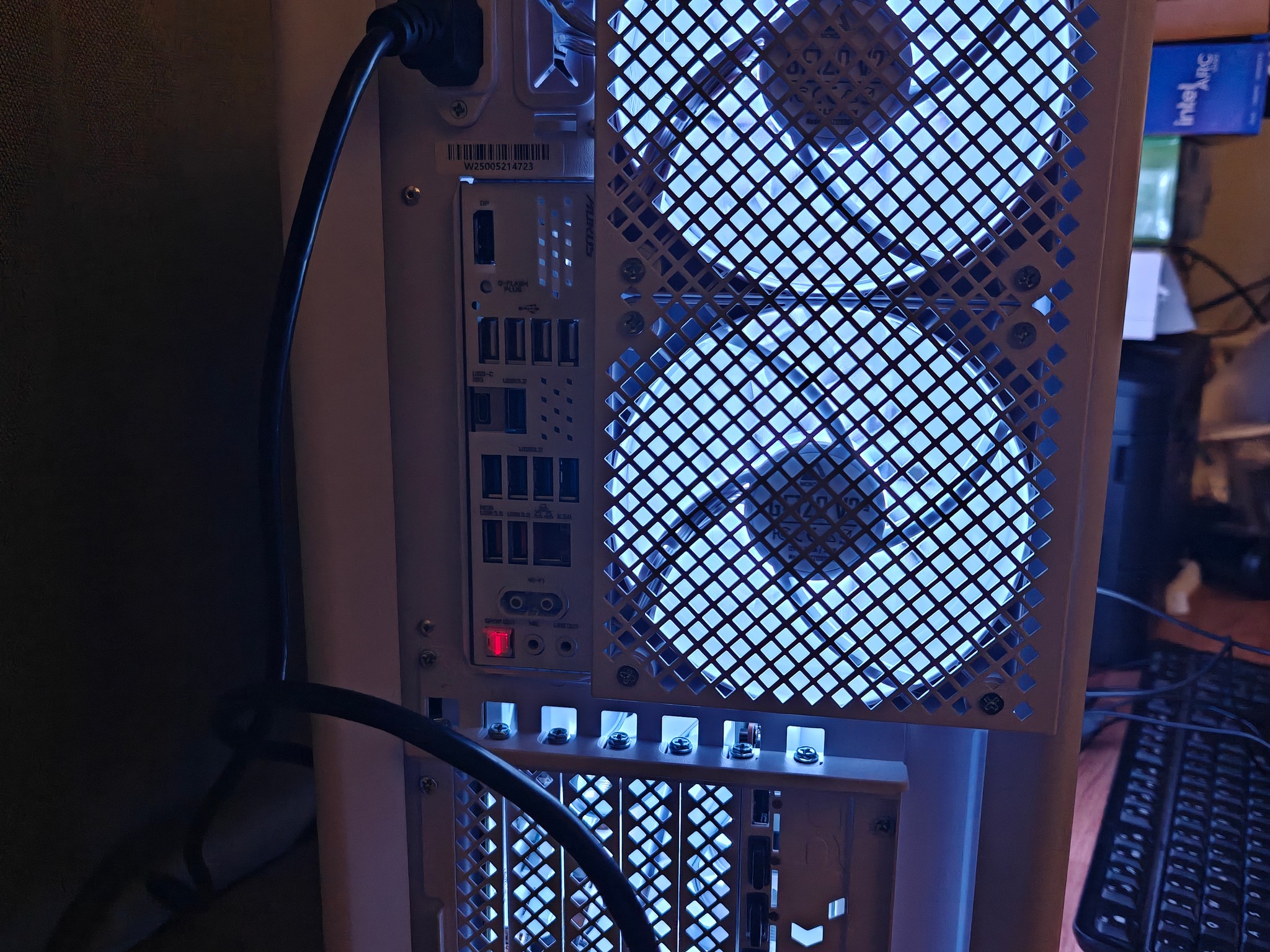 Custom Gaming PC - Ryzen 7 7800X3D, Spectral White RX 9070 XT, 32 GB DDR5 6400mHz, 2 TB Gen4 NVME
