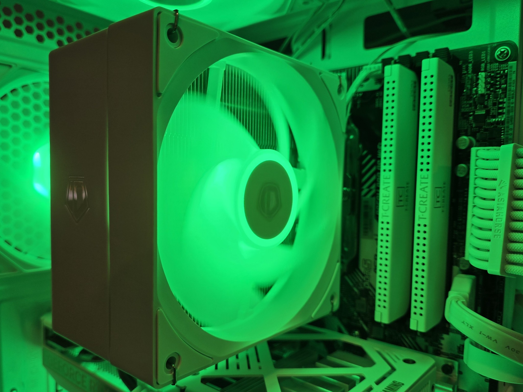 🪙🩶Gold/Silver PC | Ryzen 5 7500F|RTX 5060 8GB|1TB NVME|16GB DDR5|Wifi/Bt| Win 11 Pro 🩶🪙