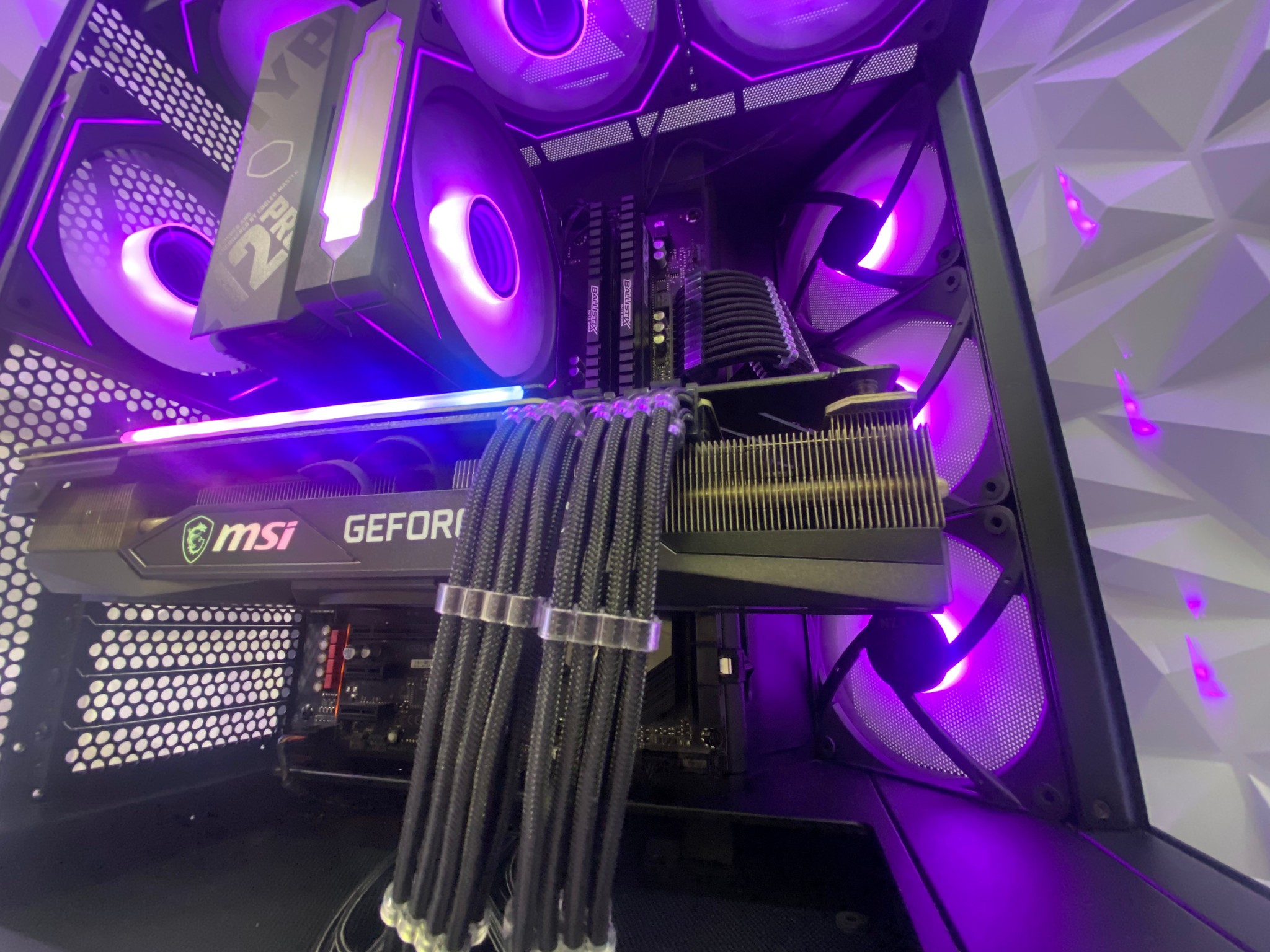 Pure Aesthetic Gaming PC | Ryzen 7-5800XT | RTX 3070 8GB | 16GB RAM | 1TB SSD