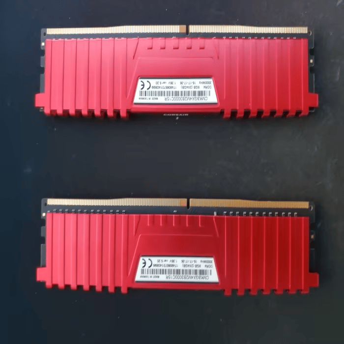 Corsair Vengeance 8 GB (2 x 4 GB) DDR4-3000Mhz Ram/Memory