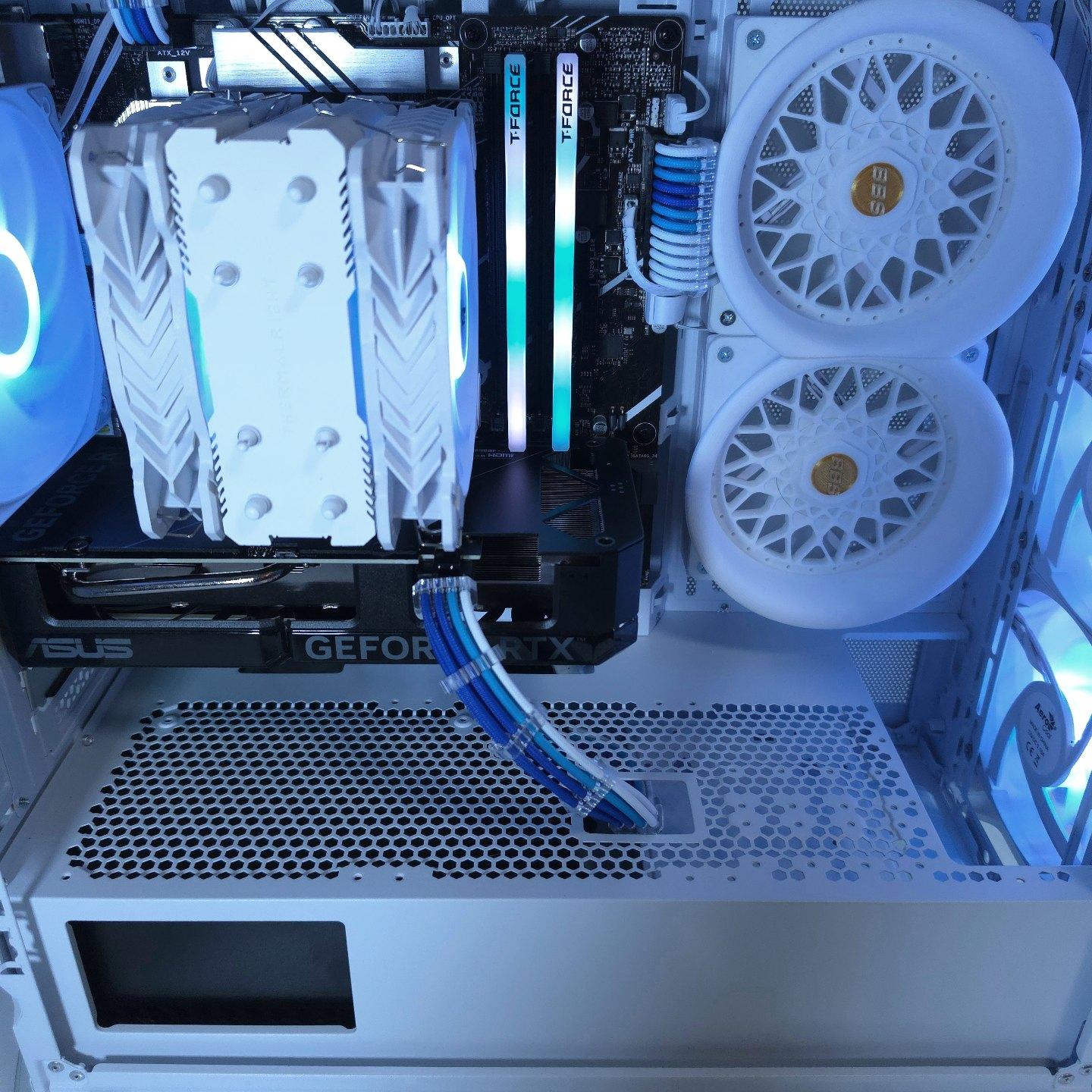 ASUS RTX 4070 💙 Core i7 14700F