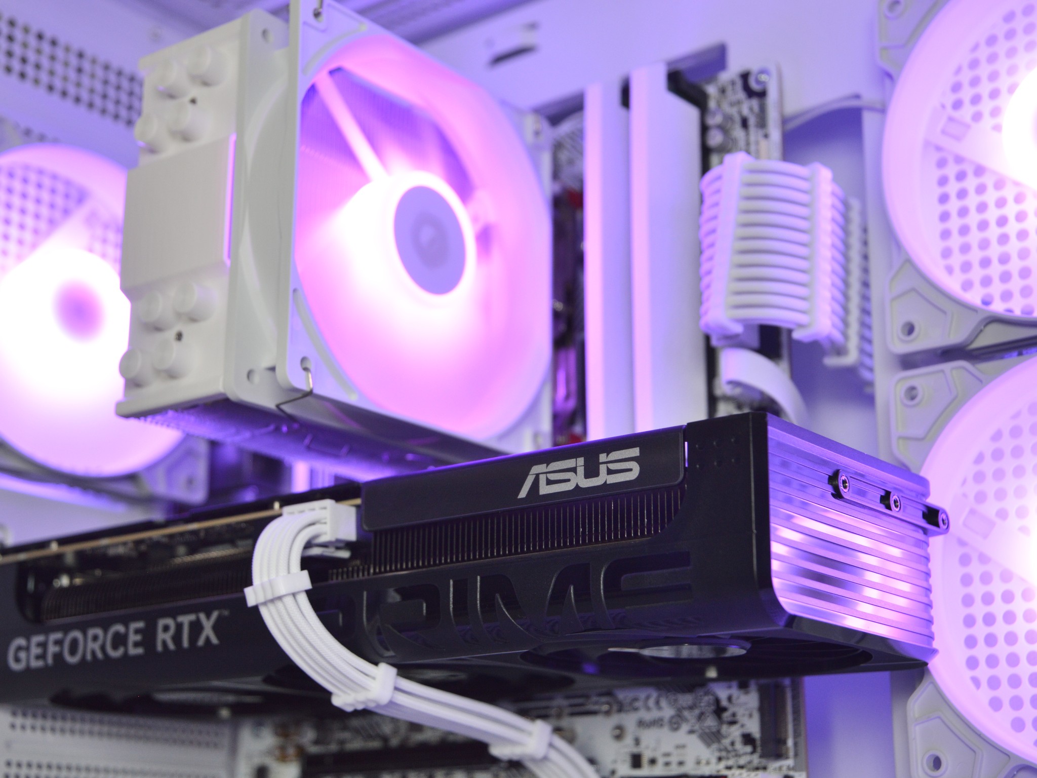🌨️🌨️ | RTX 5060Ti 8GB| RYZEN 5 8400F | 16 GB DDR5 RAM | 1TB NVME SSD | Snowed In |