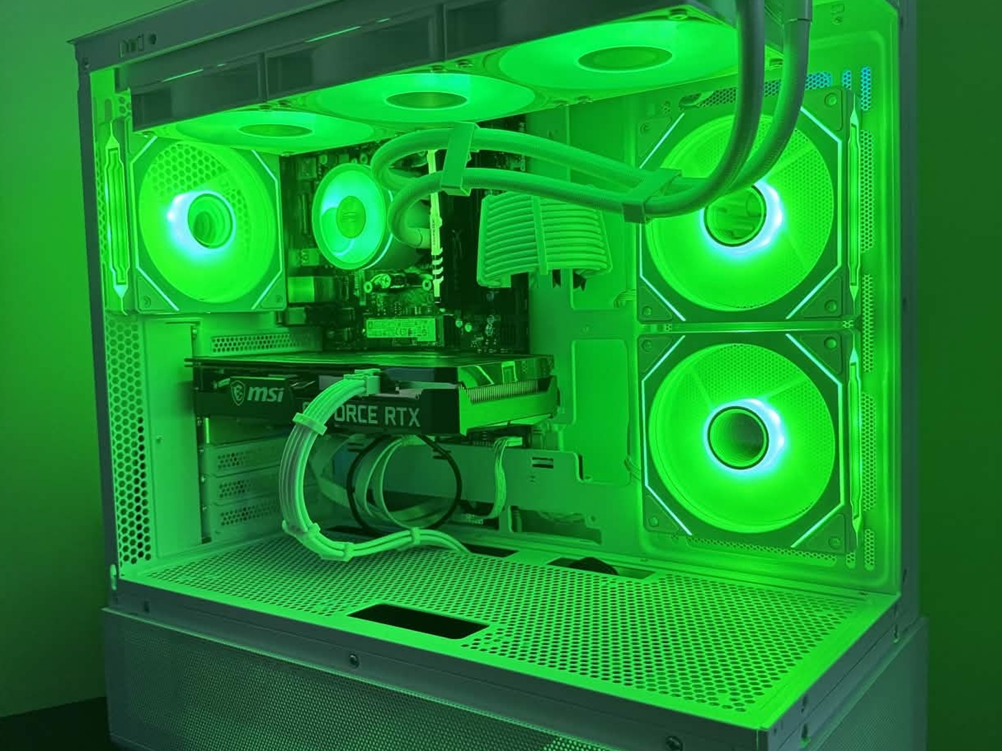 ❄️ White Aesthetic Gaming PC – RTX 3060 Ti | Ryzen 5 3600 | 16GB RAM | 1TB SSD
