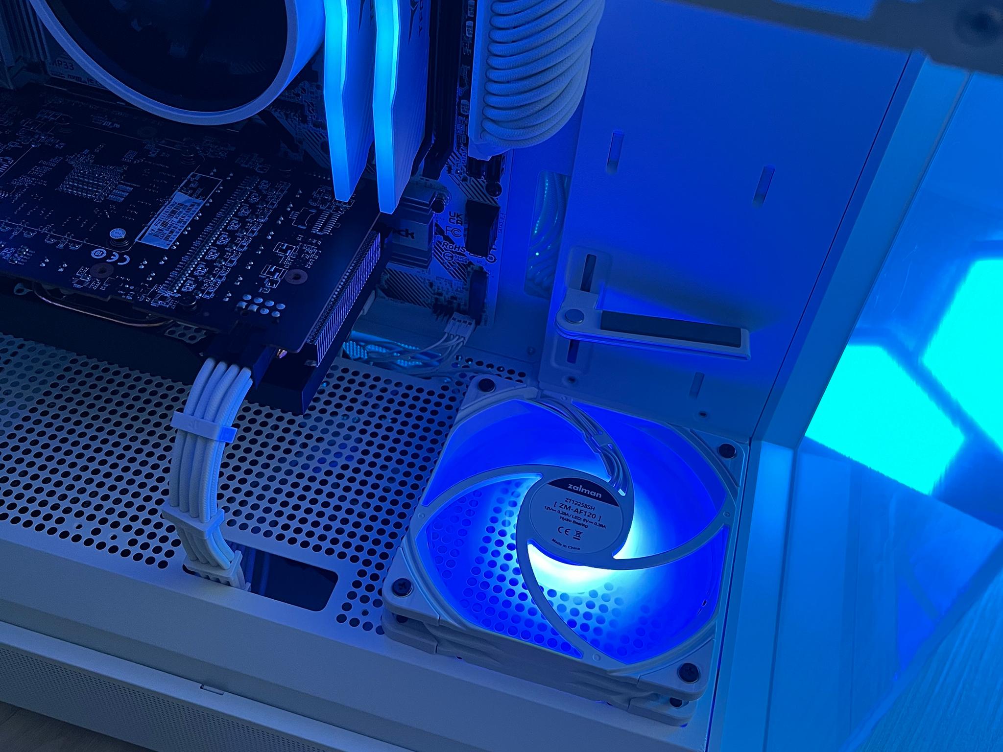 CUSTOM WHITE PC | RYZEN 5 5500 | RX 6600XT | RAM DDR4 16GB | WIN 11 PRO | PURE PERFORMANCE