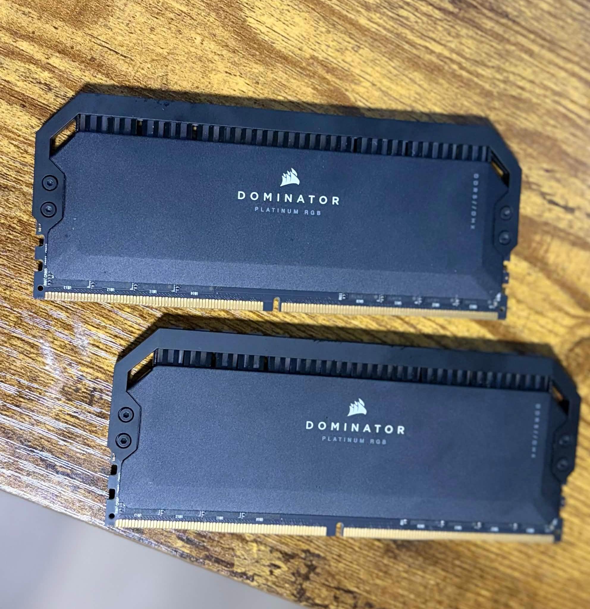CORSAIR Dominator Platinum RGB DDR5 64GB (2x32GB) 5200MHz CL40 - Black (CMT64GX5M2B5200C40)