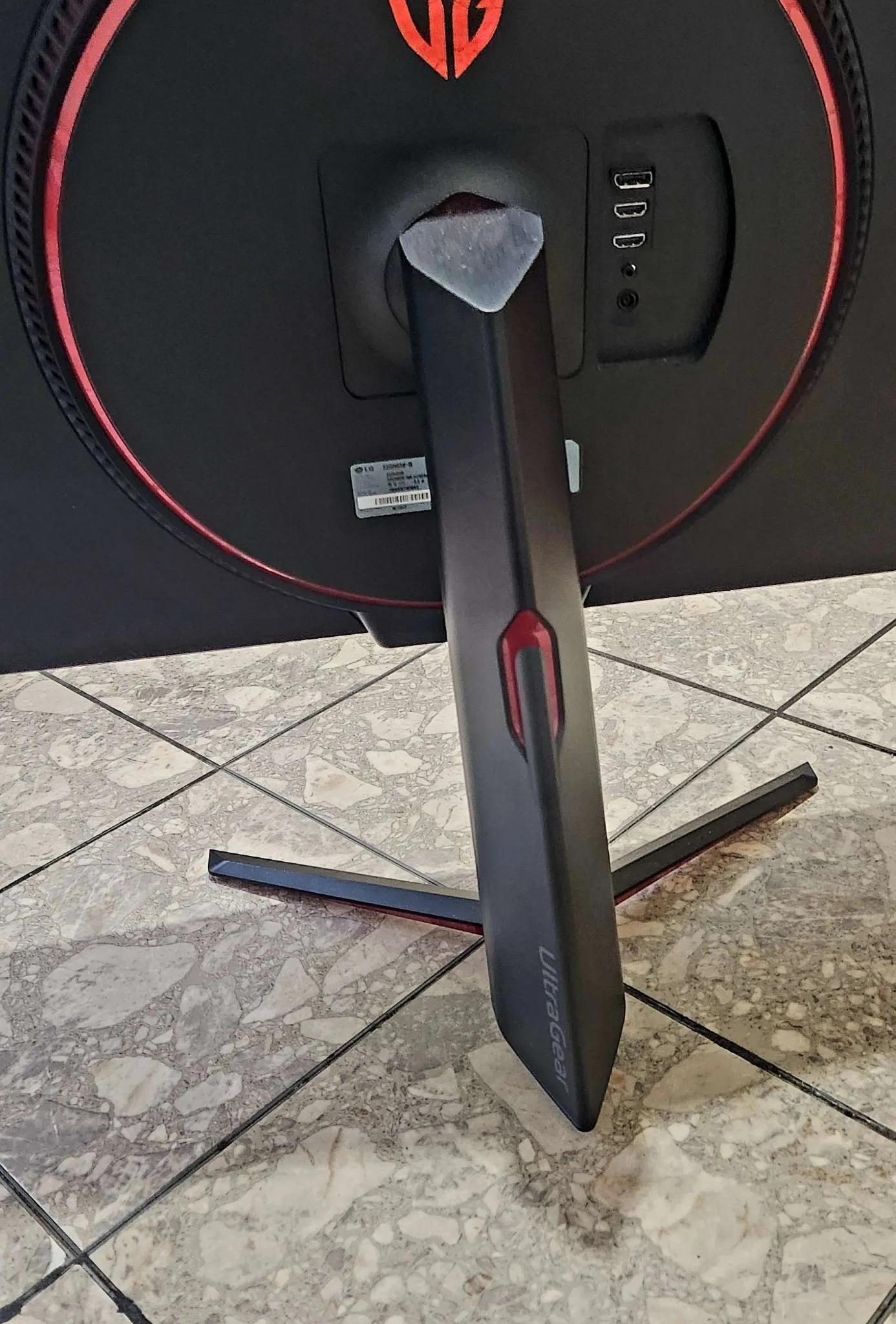 LG 32GN650-B Ultragear Gaming Monitor 32” QHD (2560 x 1440) Display, 165Hz Refresh