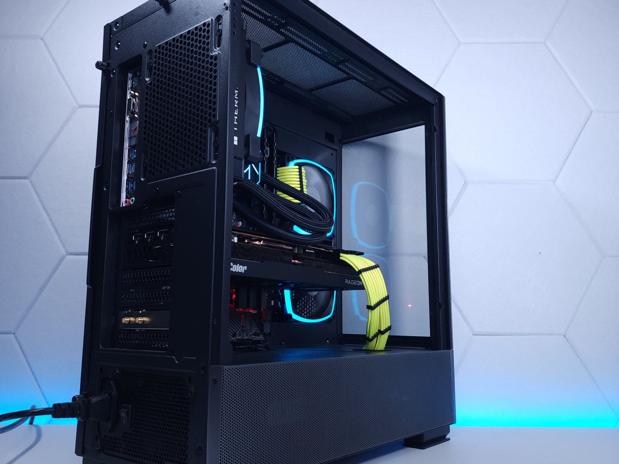 💙💛RX 7700XT | Ryzen 5 5600X | 32GB 3200MHz | 1TB NVMe SSD