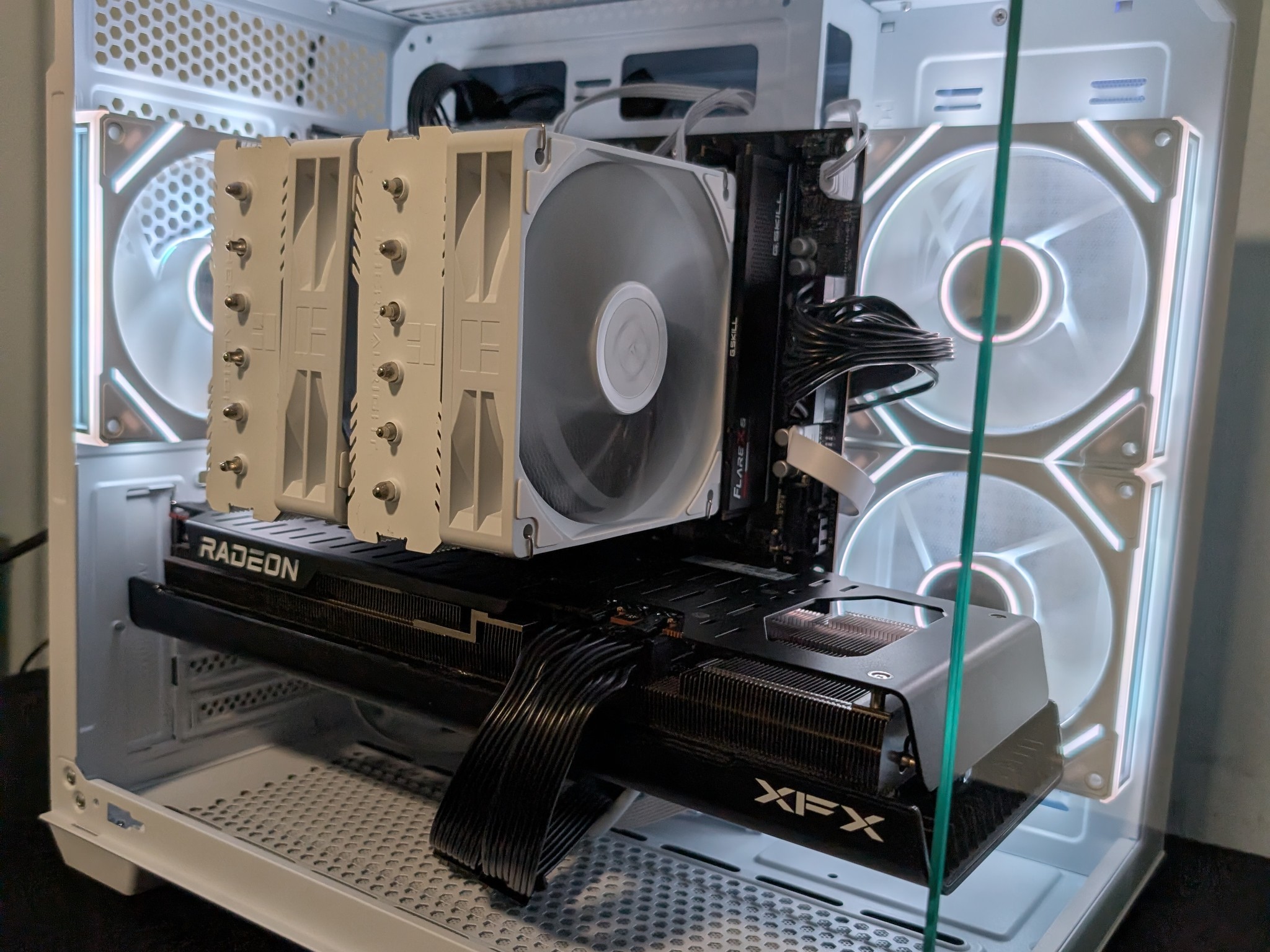 RX 7900 GRE 16GBvram-Ryzen 5 7500x3d-32 GB DDR5 6000-1 TB NVME Premium Gaming PC