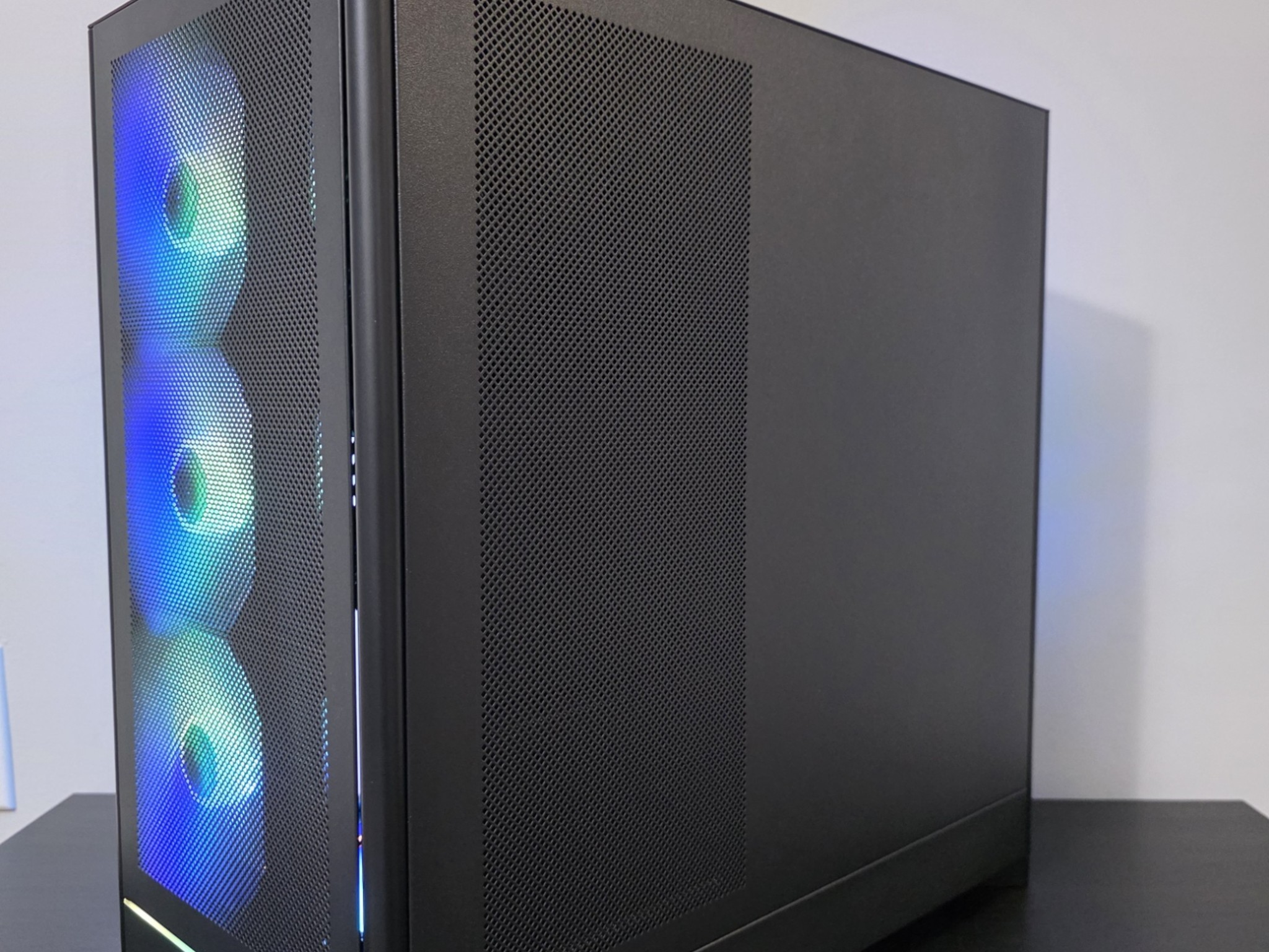 Midnight Hydra | RX 9070XT | Ryzen 5 7600X3D | 32 GB | 2TB SSD | 850W Gold PSU