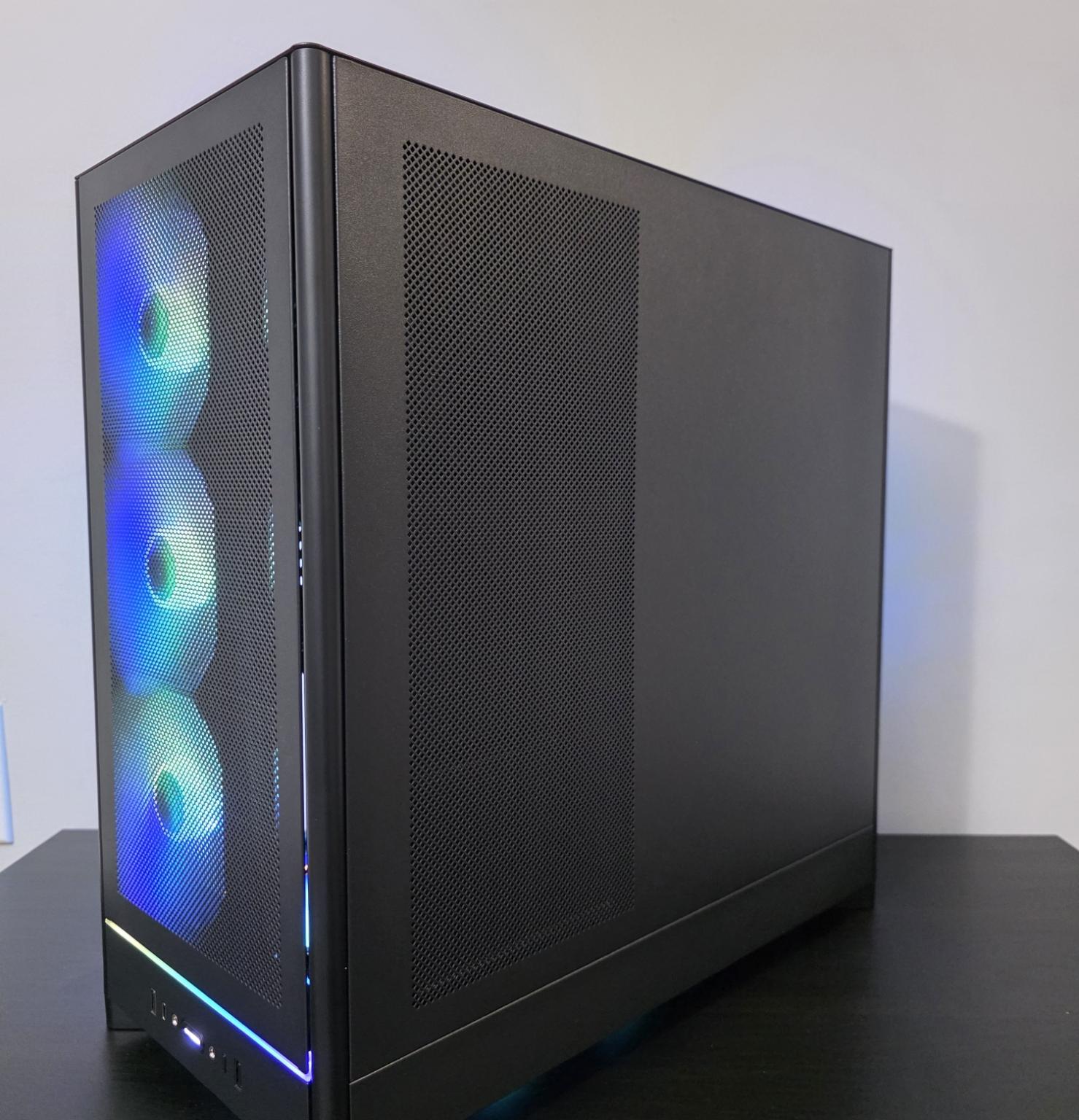 Midnight Hydra | RX 9070XT | Ryzen 5 7600X3D | 32 GB | 2TB SSD | 850W Gold PSU