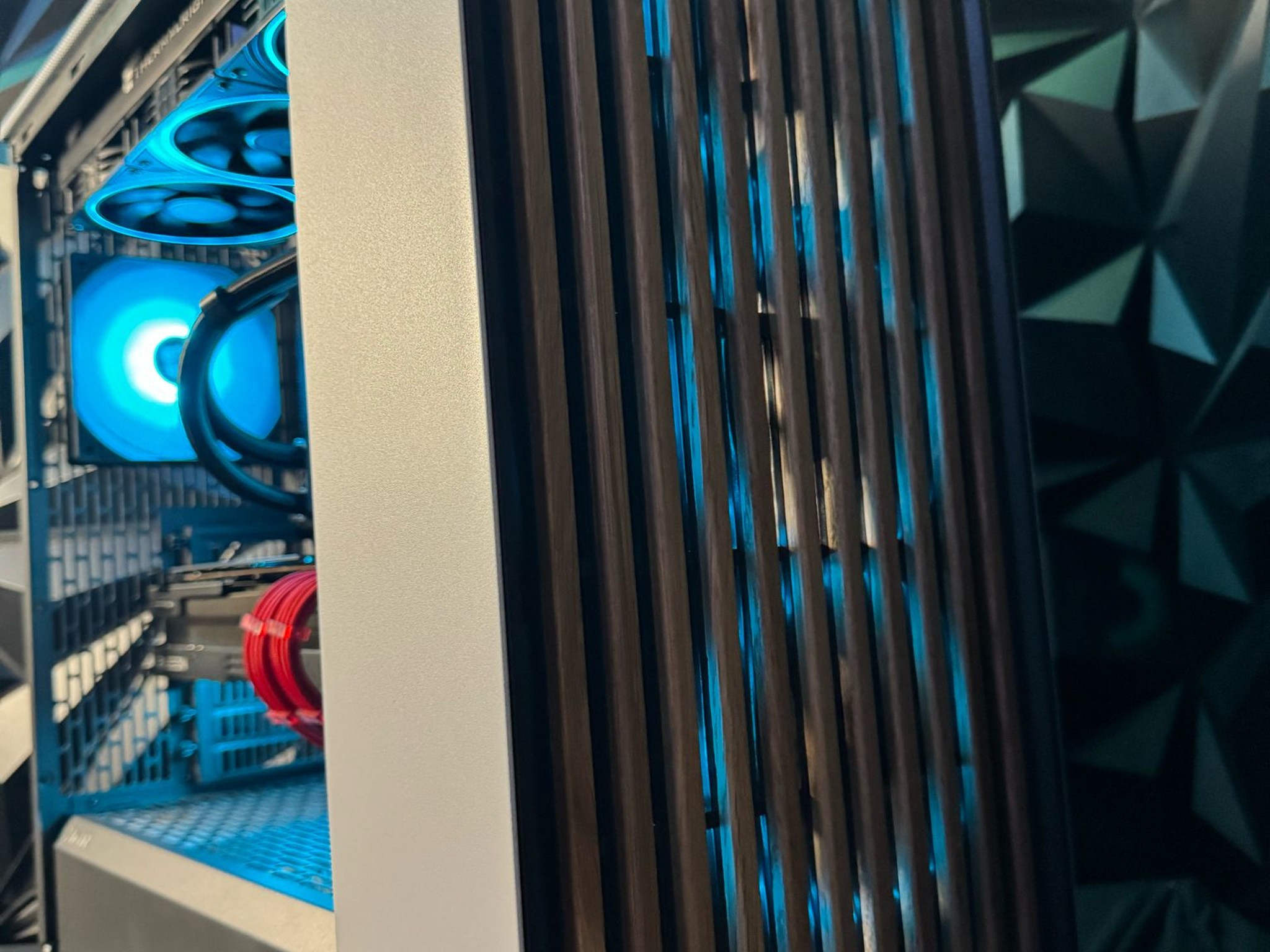 🪵 Big Woody 🪵 Ryzen 9900X| 7900XTX 24 GB| 32 GB DDR5 6000Mhz|3.25 TB NVMe|