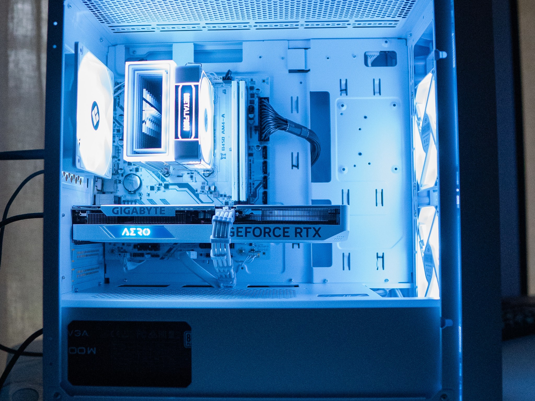 🌨🌨 | NVIDIA RTX 4060 | RYZEN 5 3600X | 16GB DDR4 RAM | 1TB NVME SSD | Arctic Snow 2.0