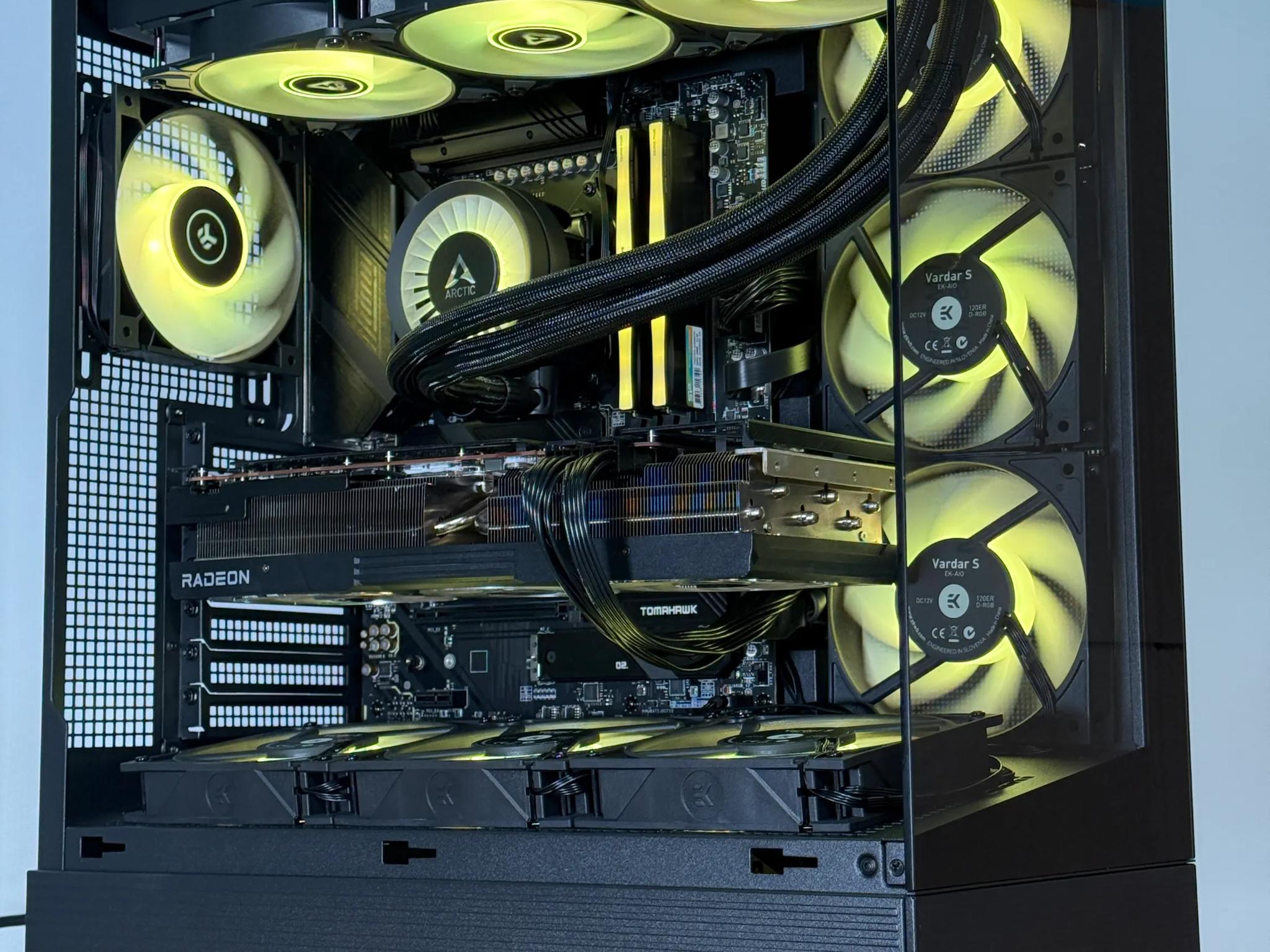RX 7900XTX Ryzen 9 9900x High End Gaming PC