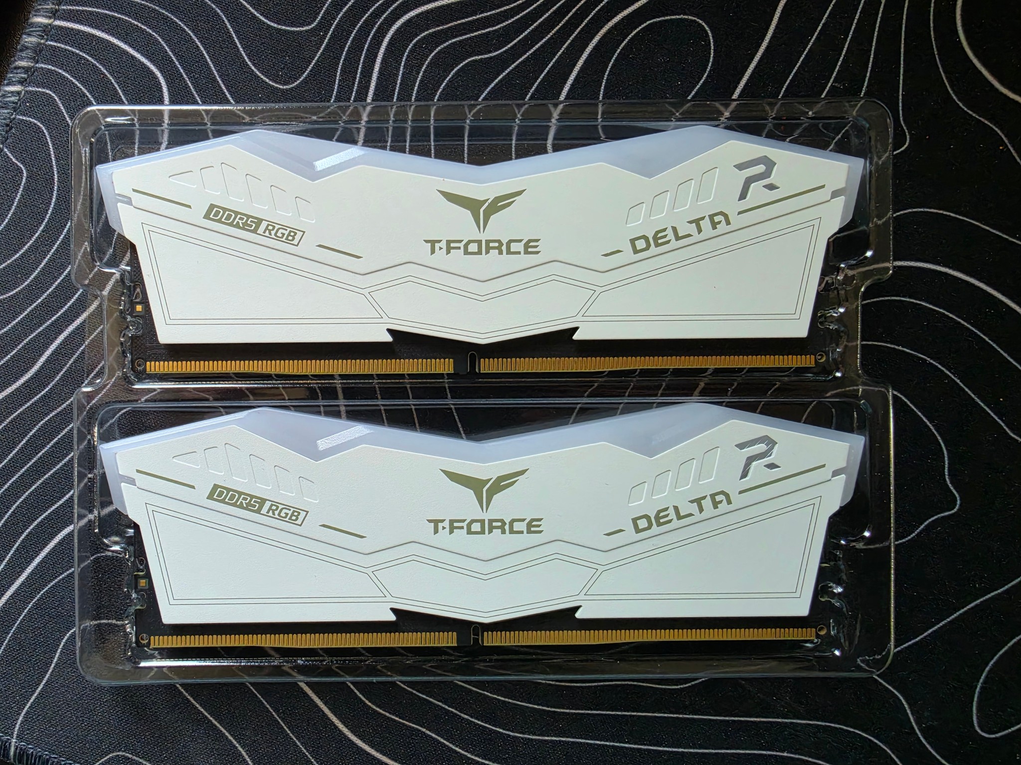 FREE SHIPPING TEAMGROUP T-Force Delta RGB DDR5 16 (2x8GB) 6000MHz DDR5 RAM (White RGB)