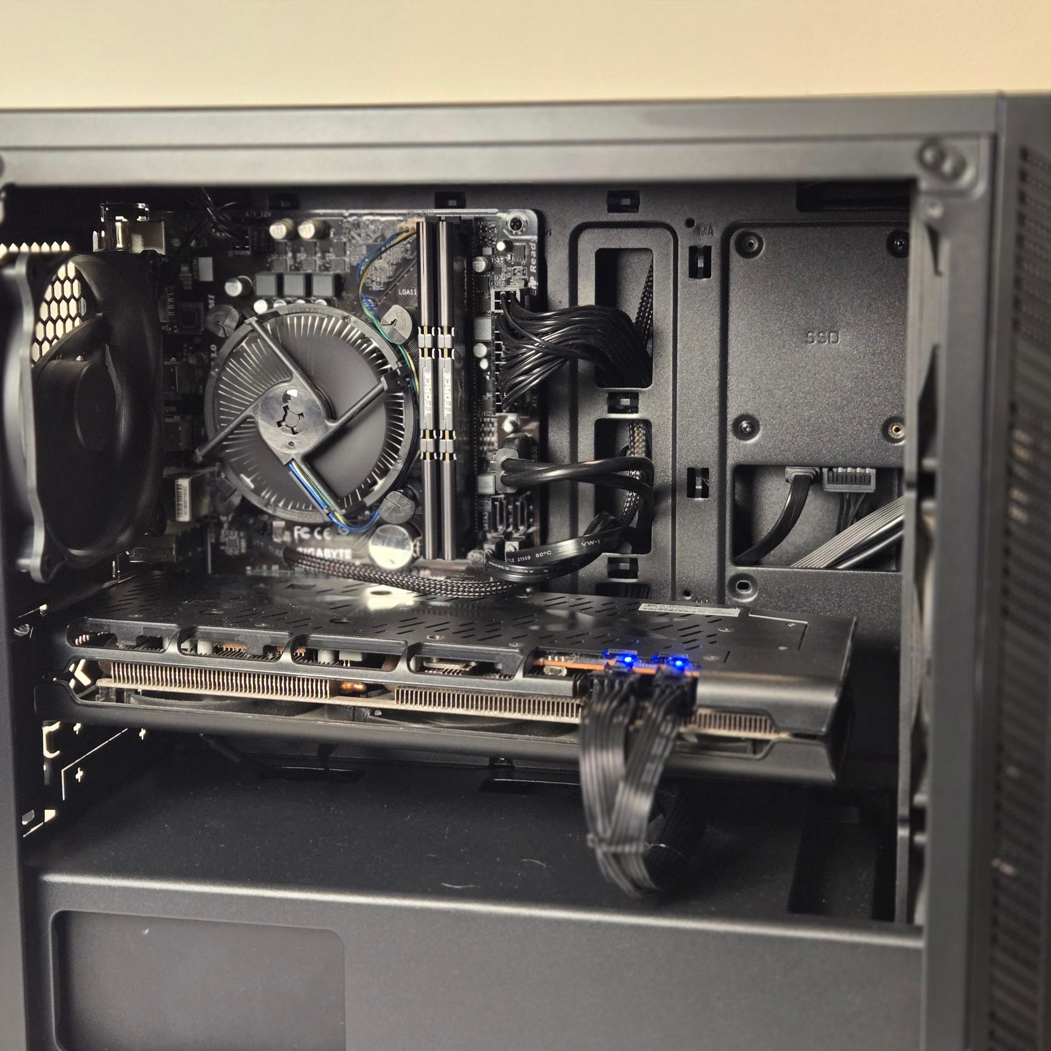 RX 5700 XT | i5 7400 | 16gb DDR4 | 1tb Storage