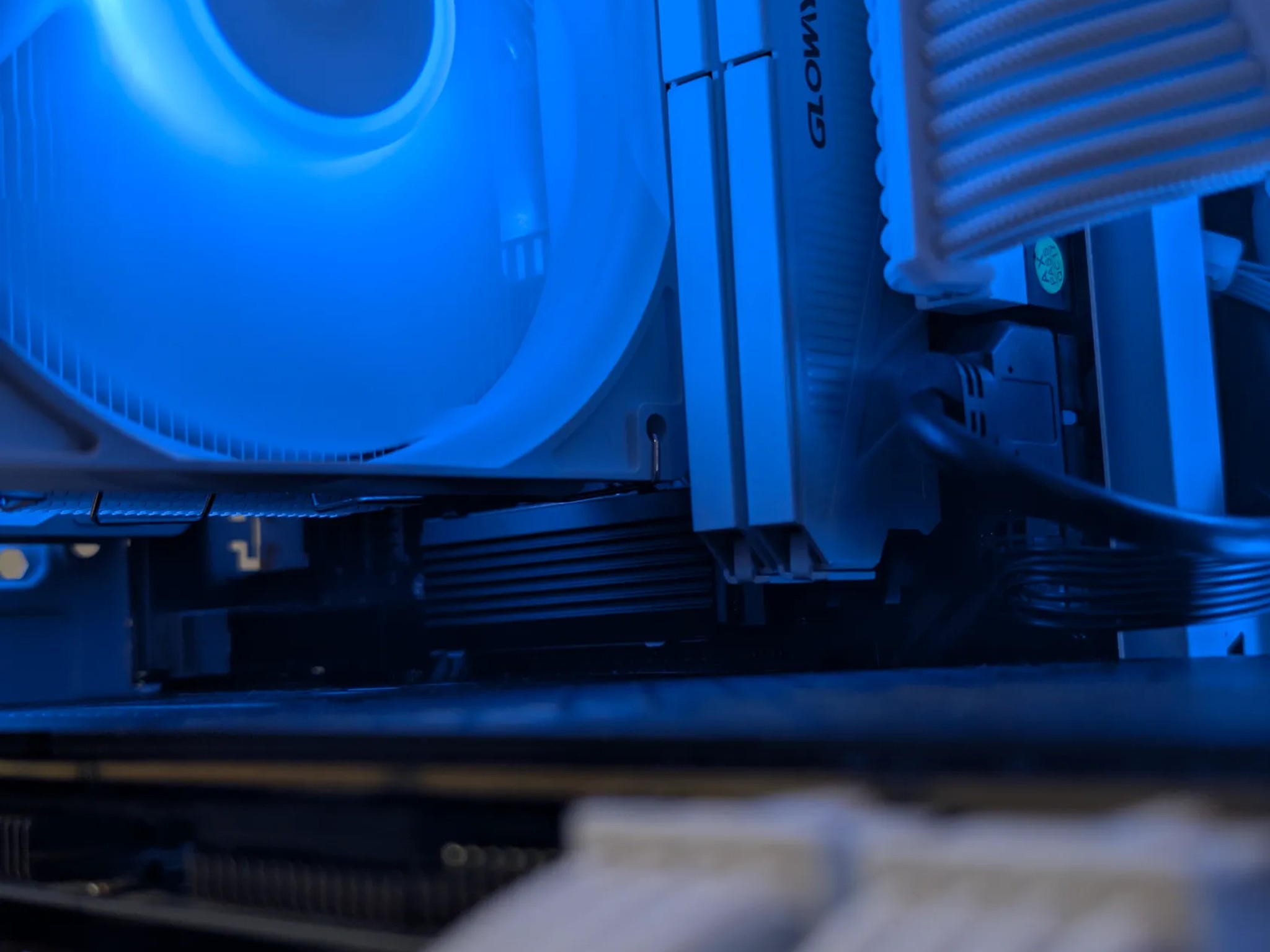 RYZEN 5 | GTX 1080 EVGA FTW2 | 16GB RAM | 500GB 4X4 NVME SSD | WINDOWS 11 PRO | WHITE GAMING PC