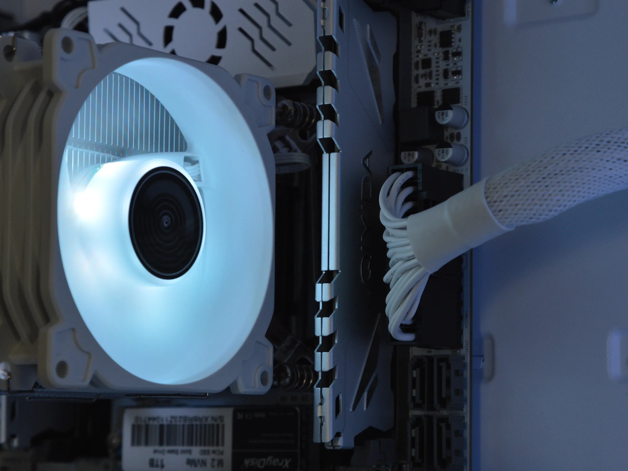 ❄️🌨| RX 580 8GB | INTEL XEON E5 2670 V3 | 16GB RAM | 1TB SSD | Crystal Snow |