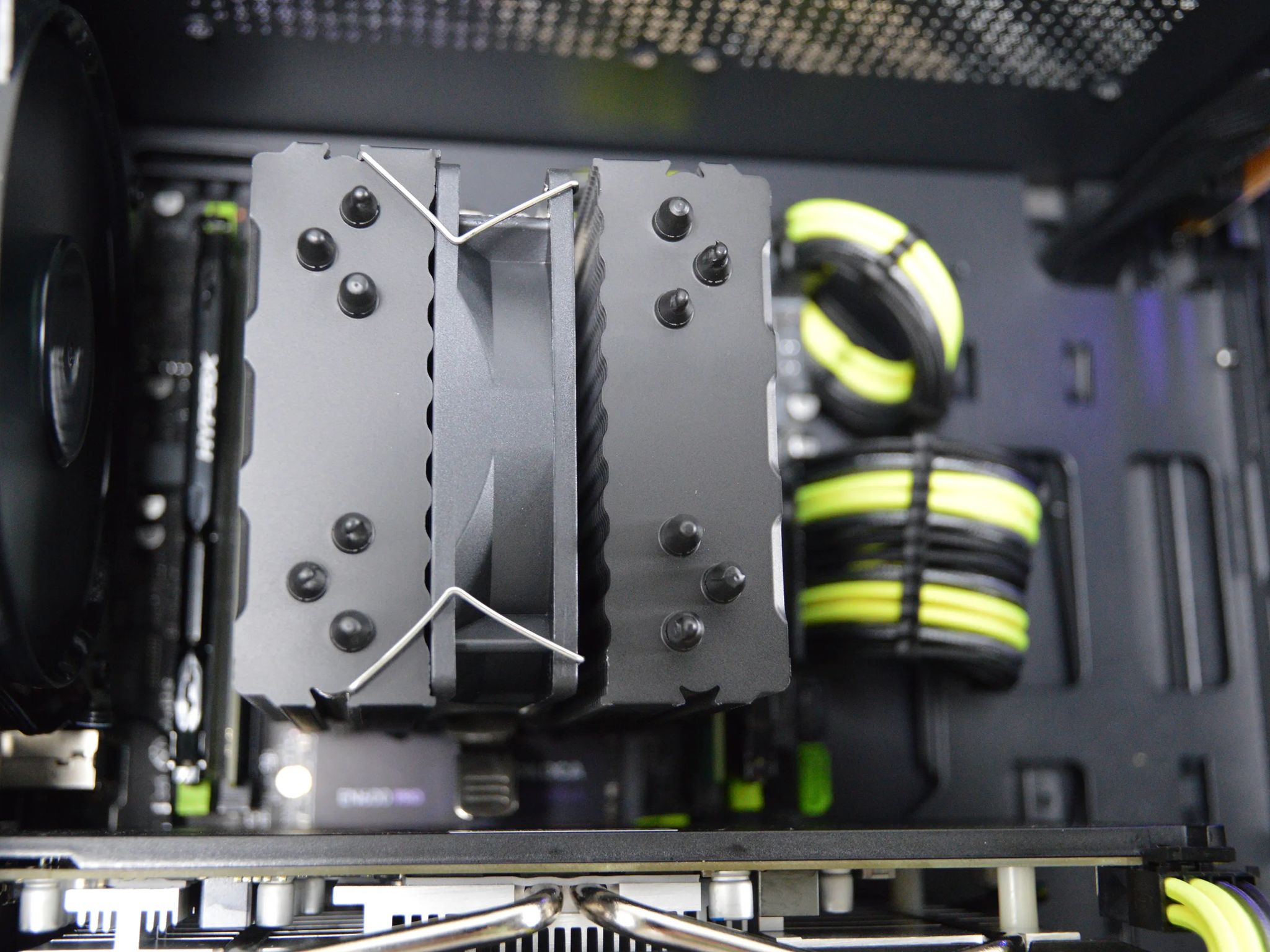☢️🌧️| RX 580 8GB | INTEL XEON E5 2620 V3 | 16GB DDR4 RAM | 1TB NVME SSD | Acid Rain |