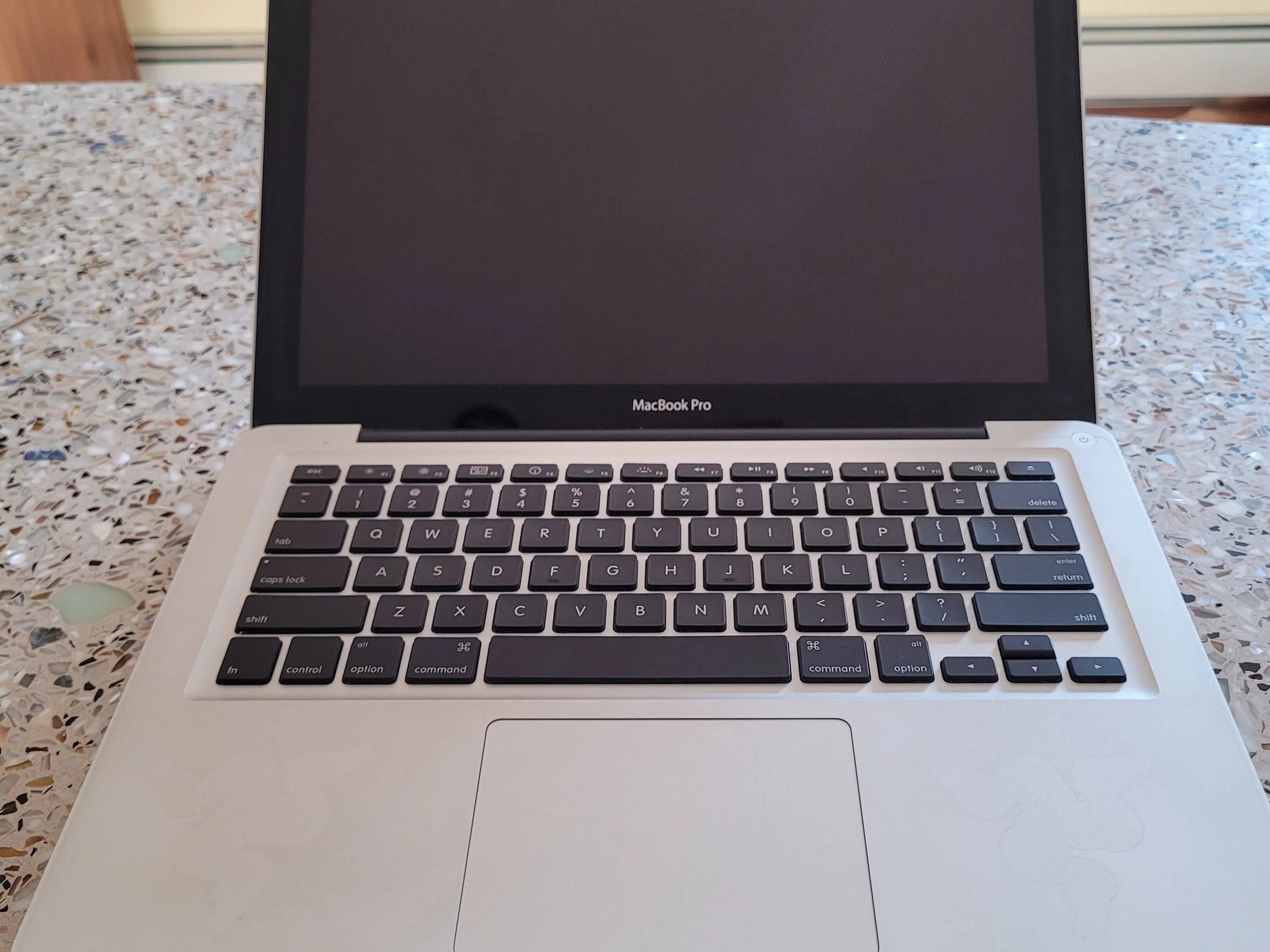 Early 2011 Unibody Macbook Pro Good Condition!